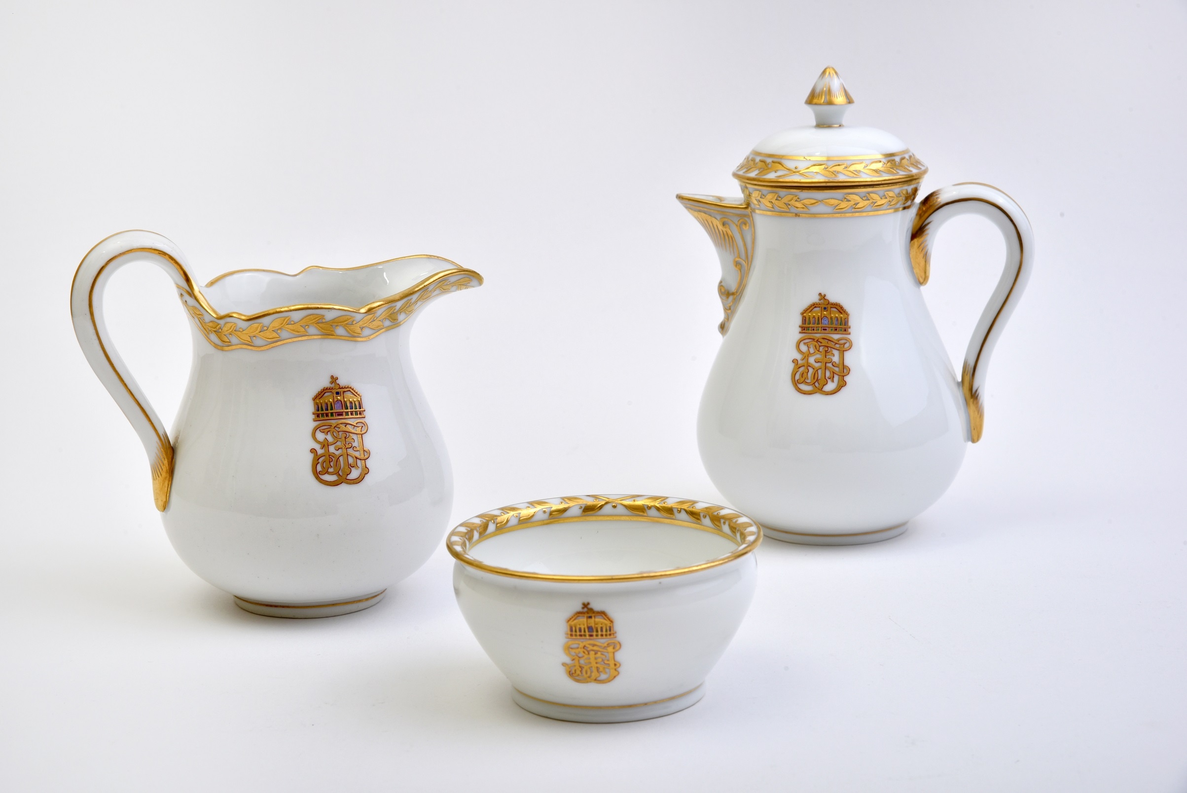 4 darabos porcelán kávéskészlet a Ferenc József készletből, Hüttl Tivadar porcelángyár (Óbudai Múzeum CC BY-NC-SA)