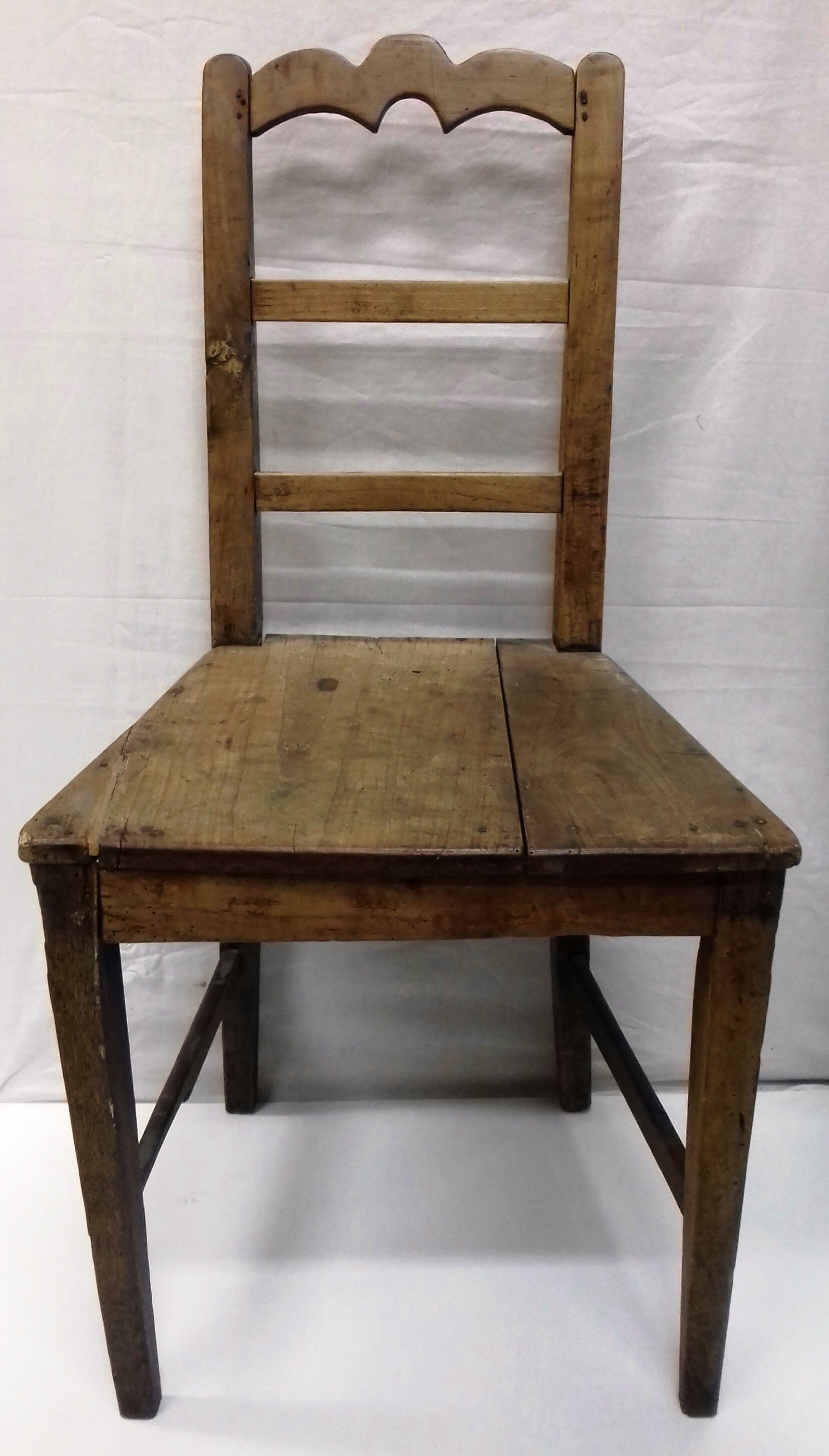 Paraszti fa székek (Nemzeti Örökség Intézete – Kegyeleti Múzeum CC BY-NC-SA)