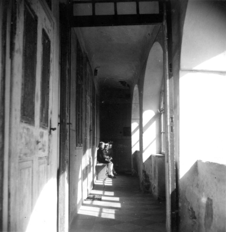 Épület folyosójáról készített felvétel (Óbudai Múzeum CC BY-NC-SA)