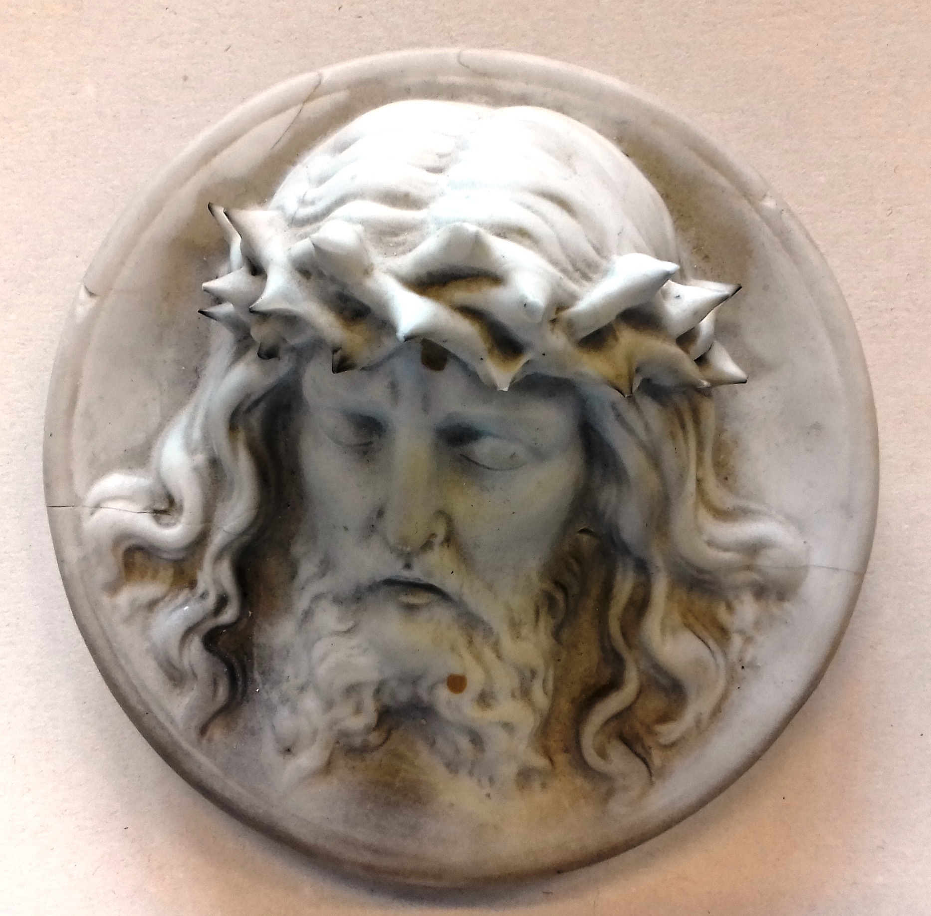 Sírdekoráció, Jézus fej (Nemzeti Örökség Intézete – Kegyeleti Múzeum CC BY-NC-SA)