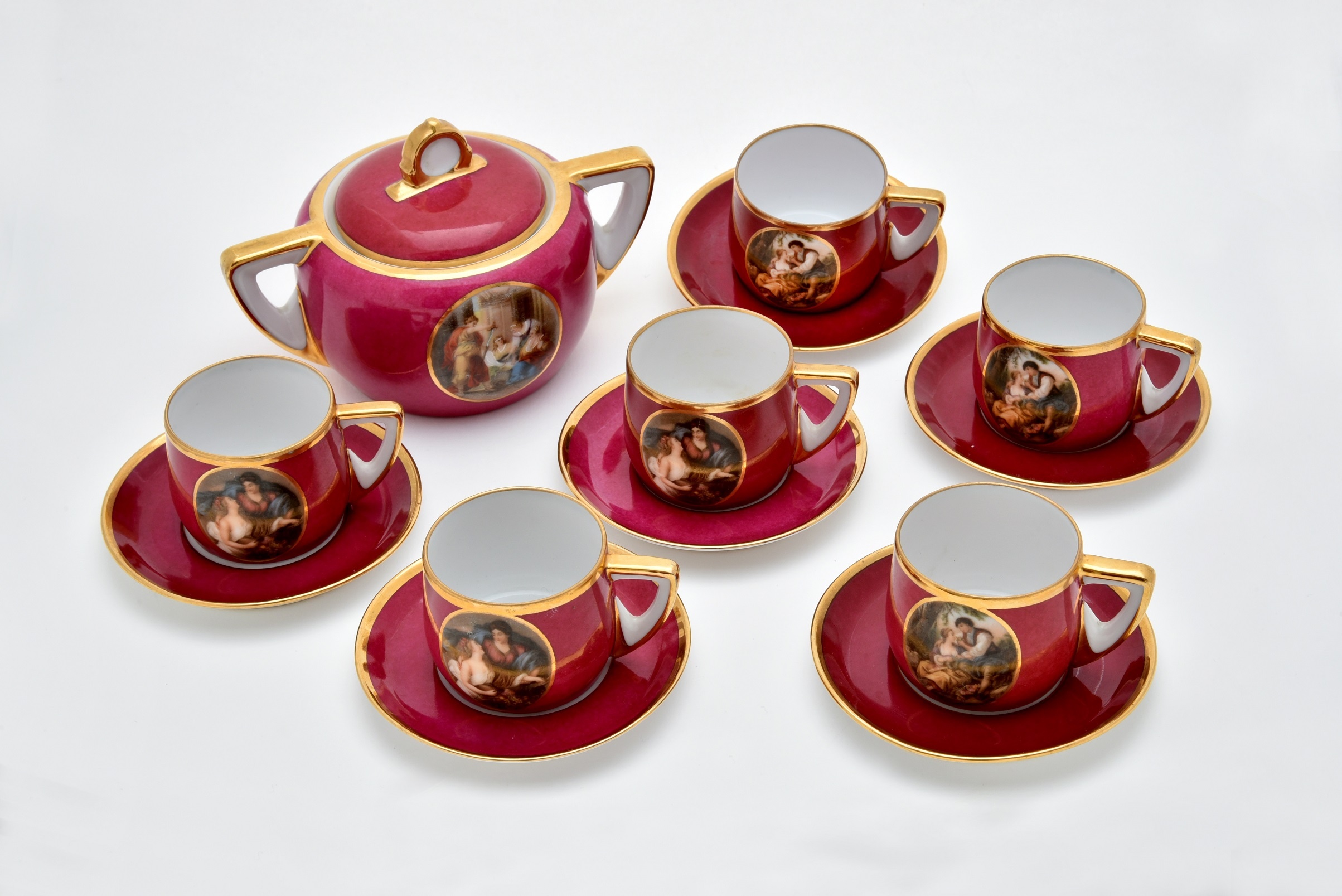 Porcelán kávéskészlet mitológiai jelenettel, 14 darabos, Hüttl Tivadar porcelángyár (Óbudai Múzeum CC BY-NC-SA)