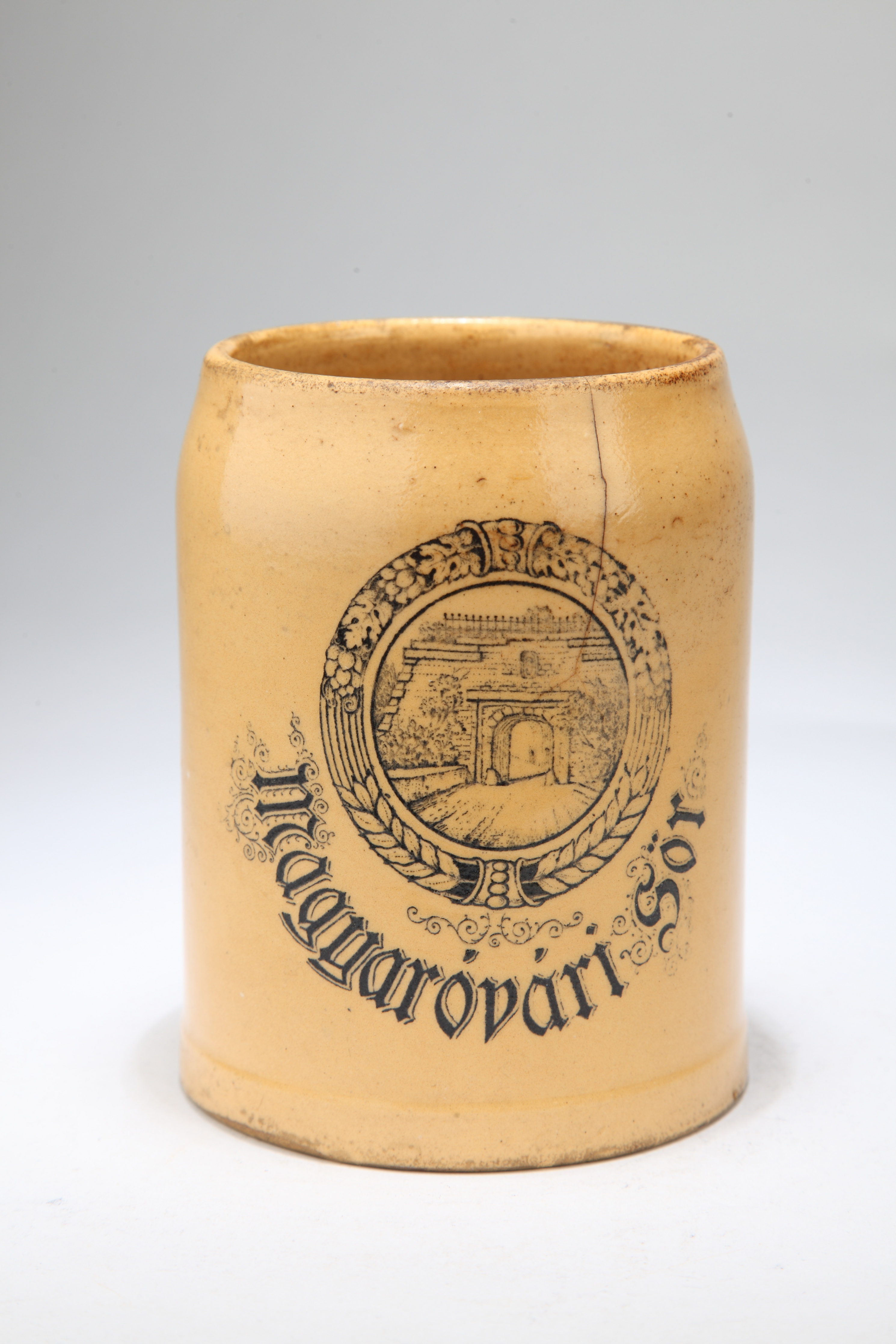 Magyaróvári sör feliratú korsó (Magyar Kereskedelmi és Vendéglátóipari Múzeum CC BY-NC-SA)