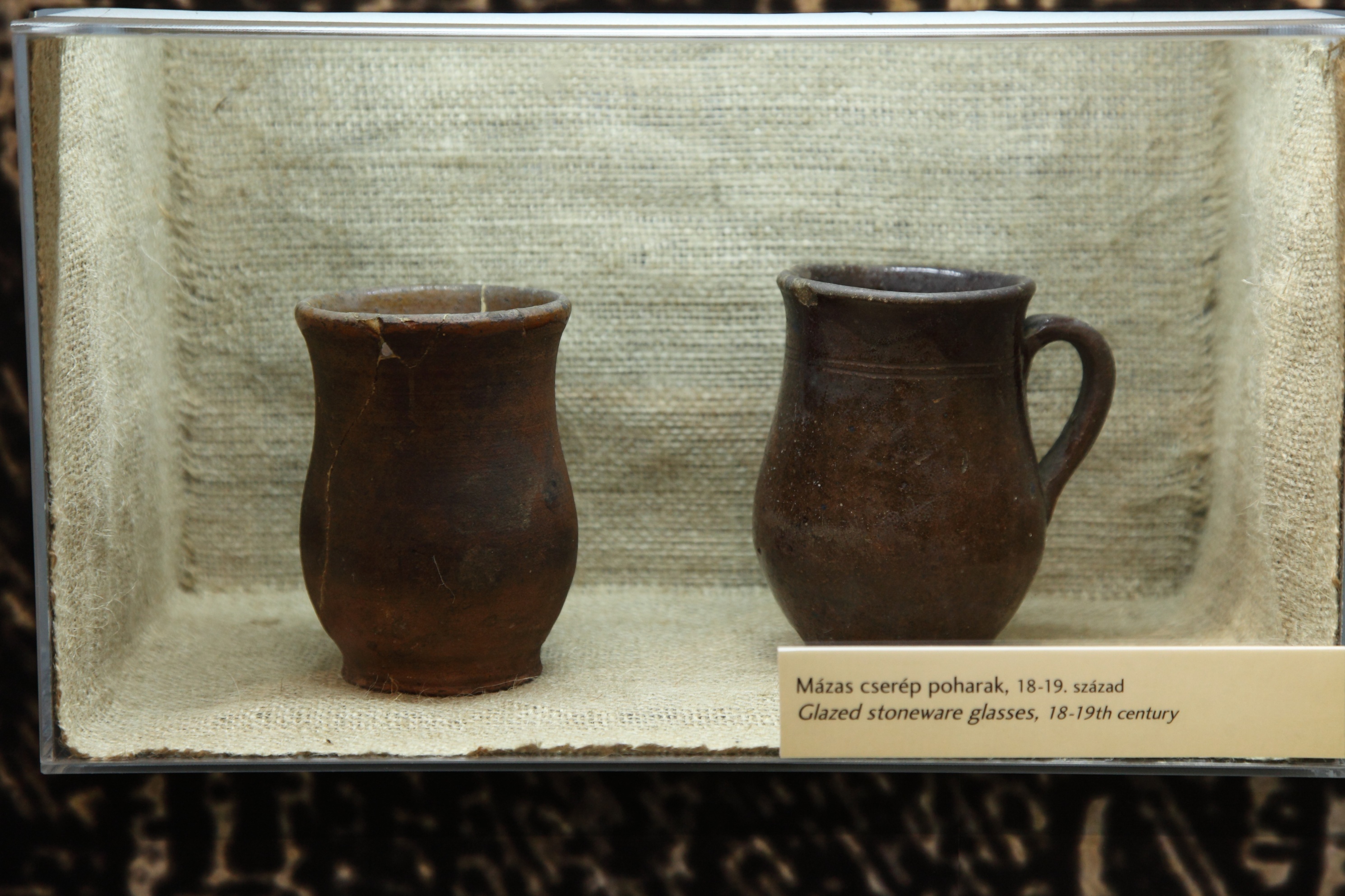 Mázas cserép poharak (Magyar Kereskedelmi és Vendéglátóipari Múzeum CC BY-NC-SA)