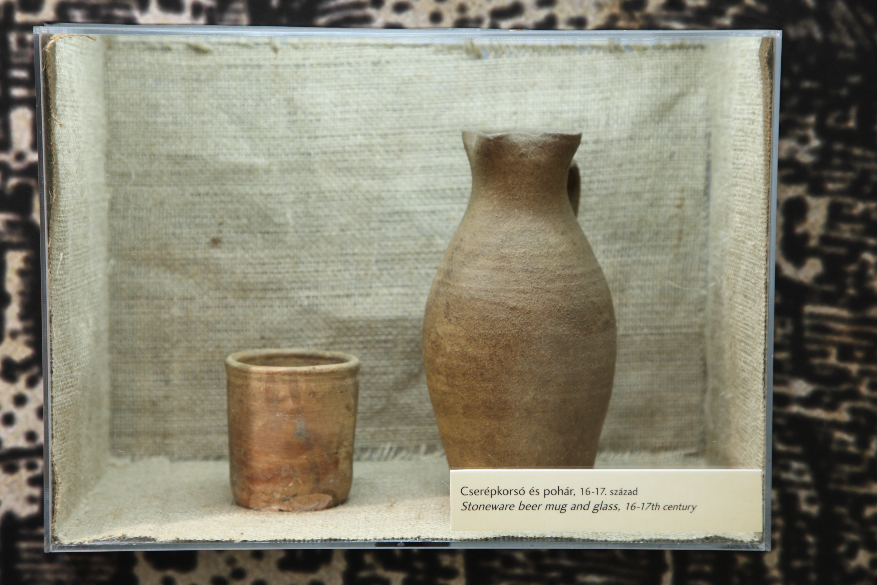 Cserépkorsó és pohár (Magyar Kereskedelmi és Vendéglátóipari Múzeum CC BY-NC-SA)