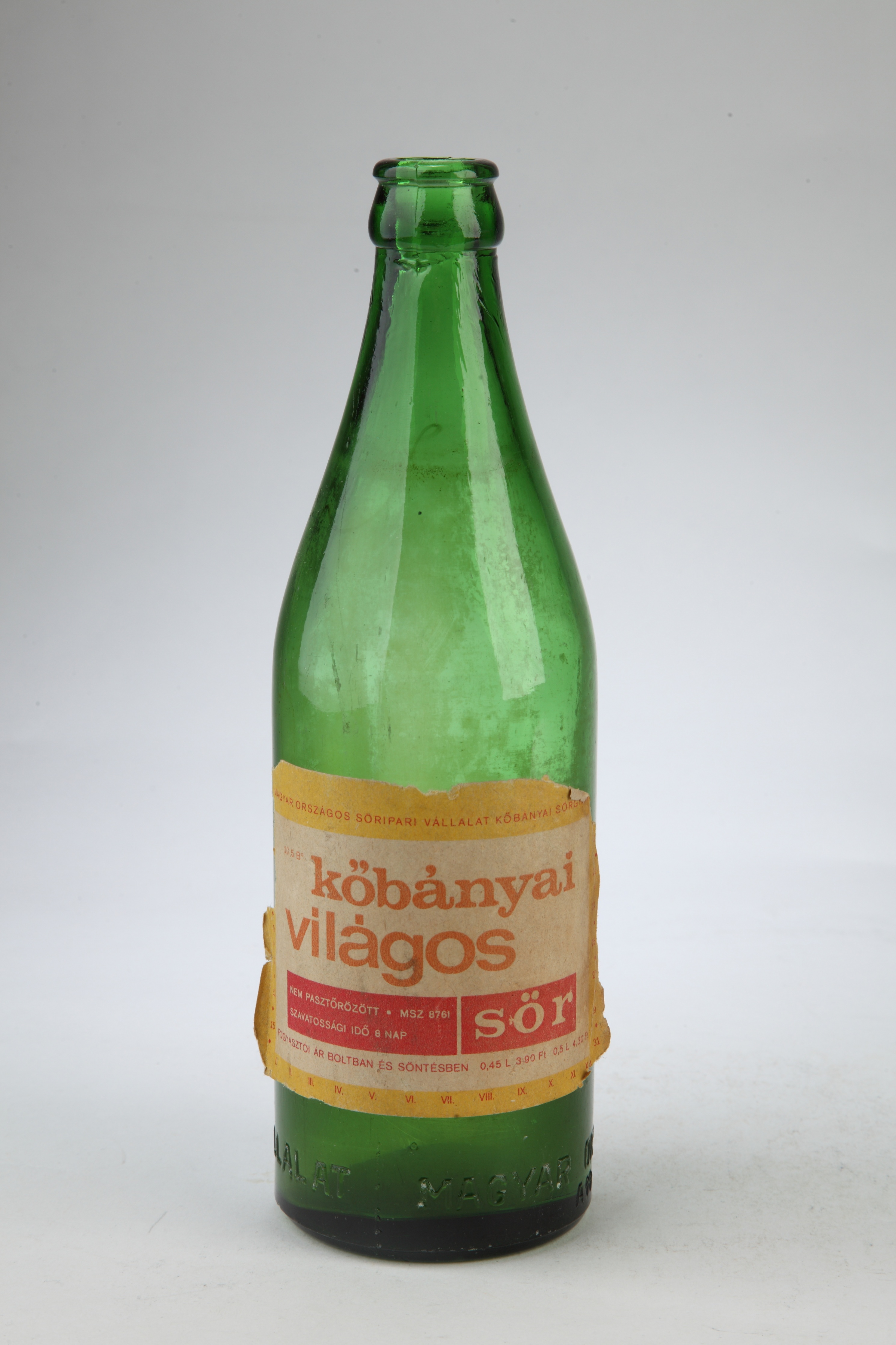 Kőbányai világos sör üvege (Magyar Kereskedelmi és Vendéglátóipari Múzeum CC BY-NC-SA)