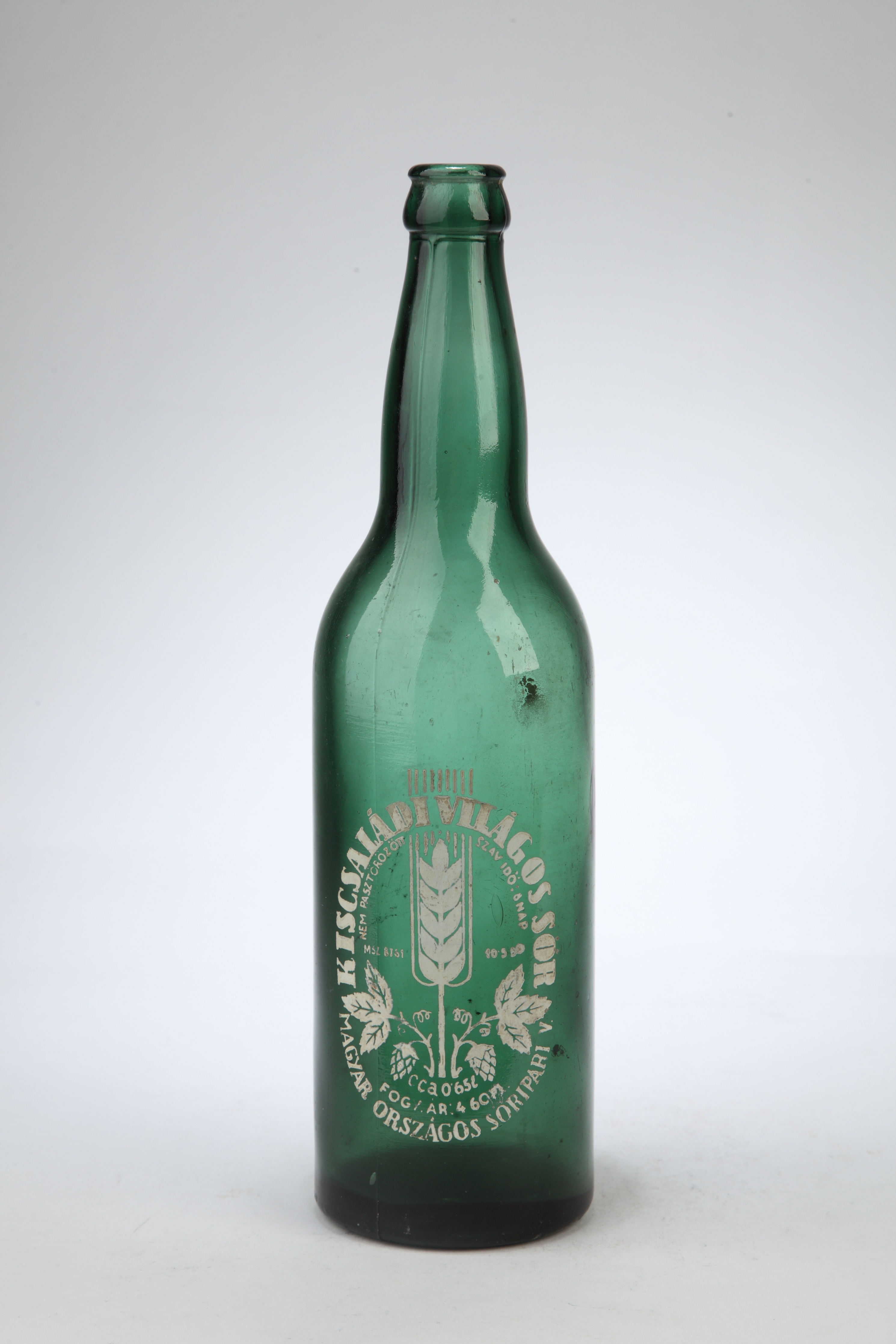 Kis családi sör üvege (Magyar Kereskedelmi és Vendéglátóipari Múzeum CC BY-NC-SA)