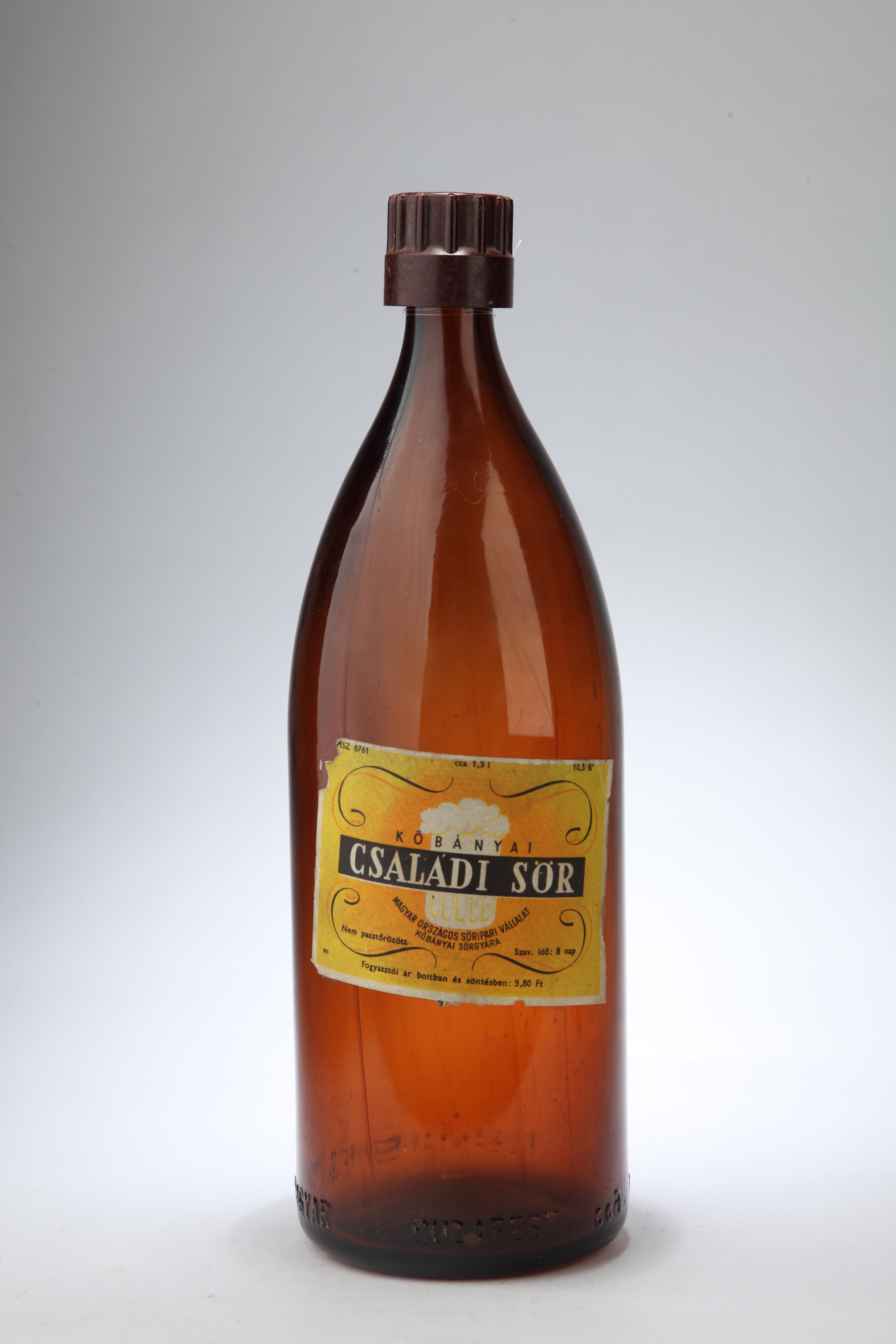 Családi sör üvege (Magyar Kereskedelmi és Vendéglátóipari Múzeum CC BY-NC-SA)