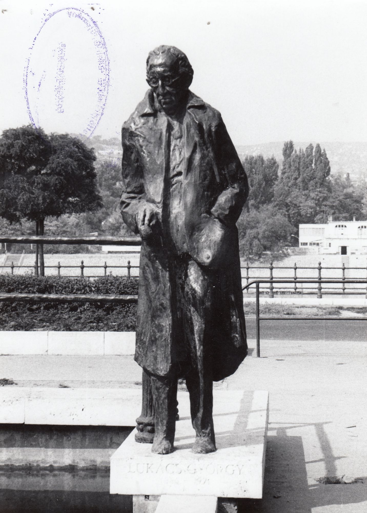 Lukács György szobra (Angyalföldi Helytörténeti Gyűjtemény CC BY-NC-SA)