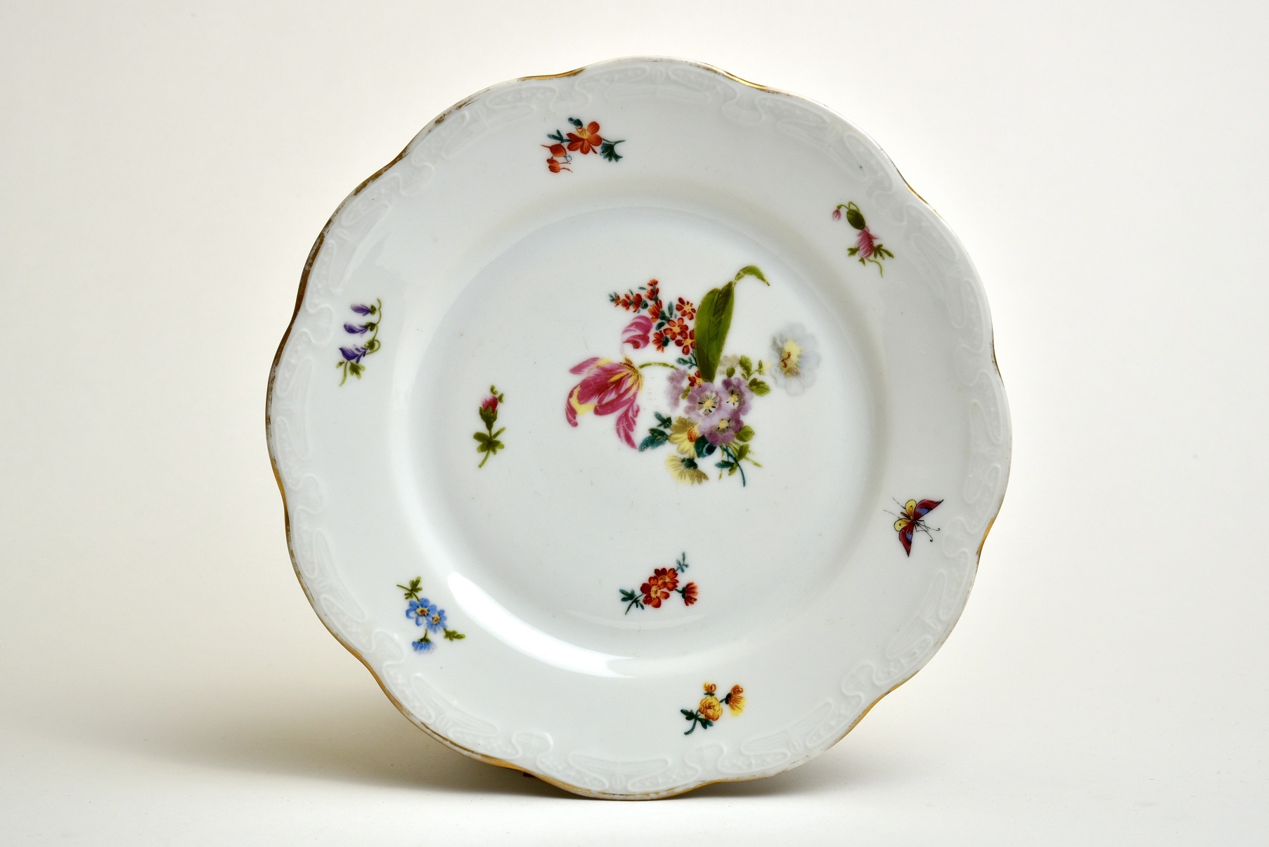 Porcelán desszertes tányér, Hüttl Tivadar Porcelángyára (Óbudai Múzeum CC BY-NC-SA)