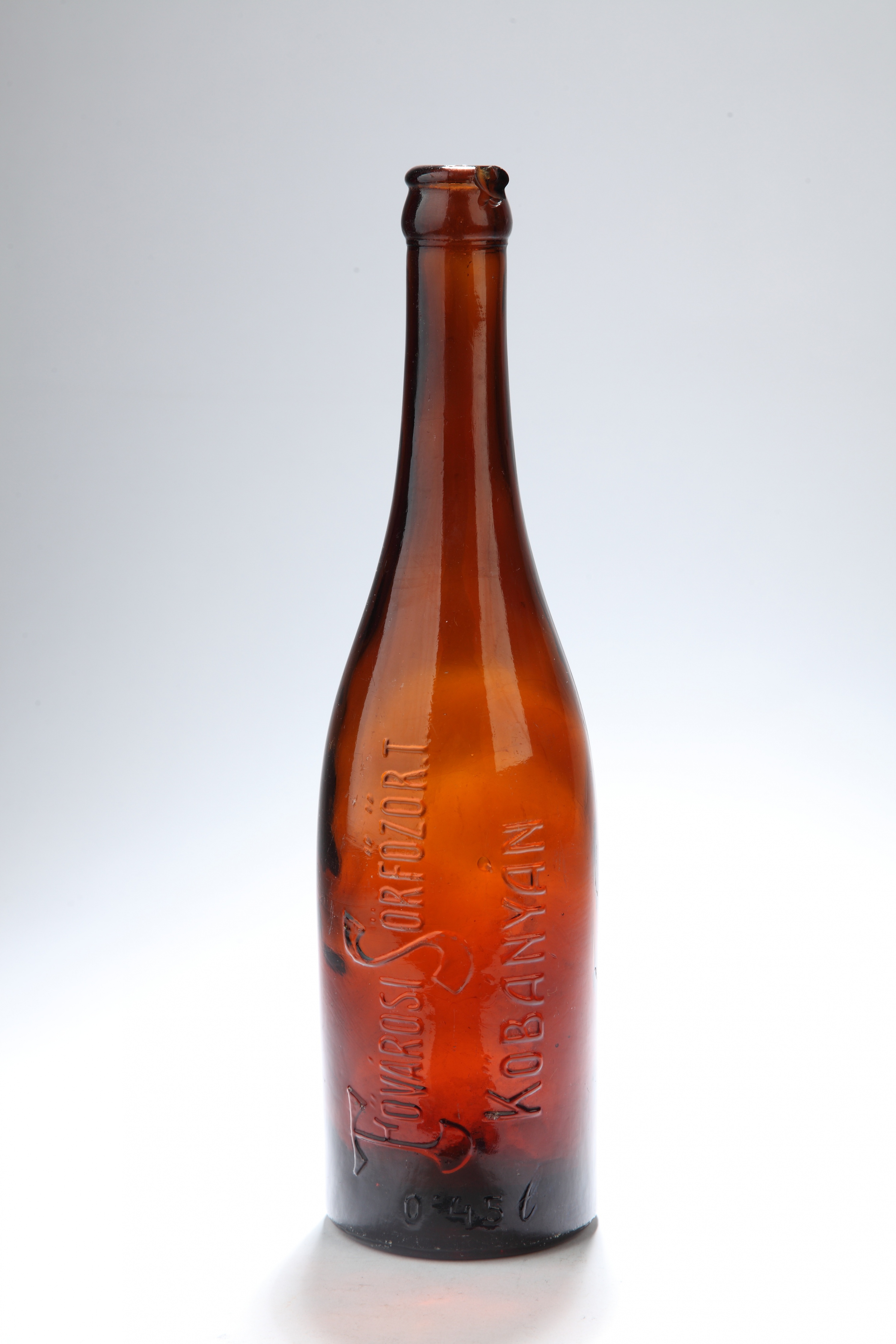 Barna sörösüveg (Magyar Kereskedelmi és Vendéglátóipari Múzeum CC BY-NC-SA)