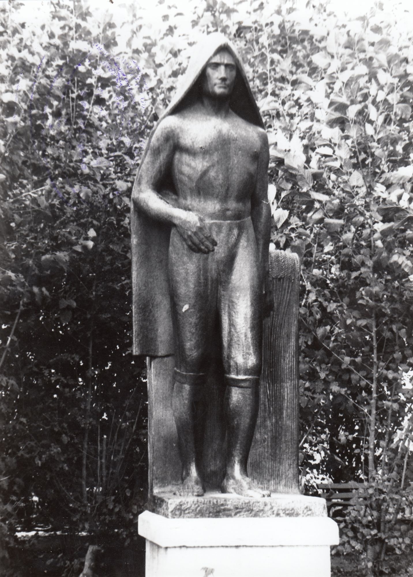 Zsákhordó szobor (Angyalföldi Helytörténeti Gyűjtemény CC BY-NC-SA)