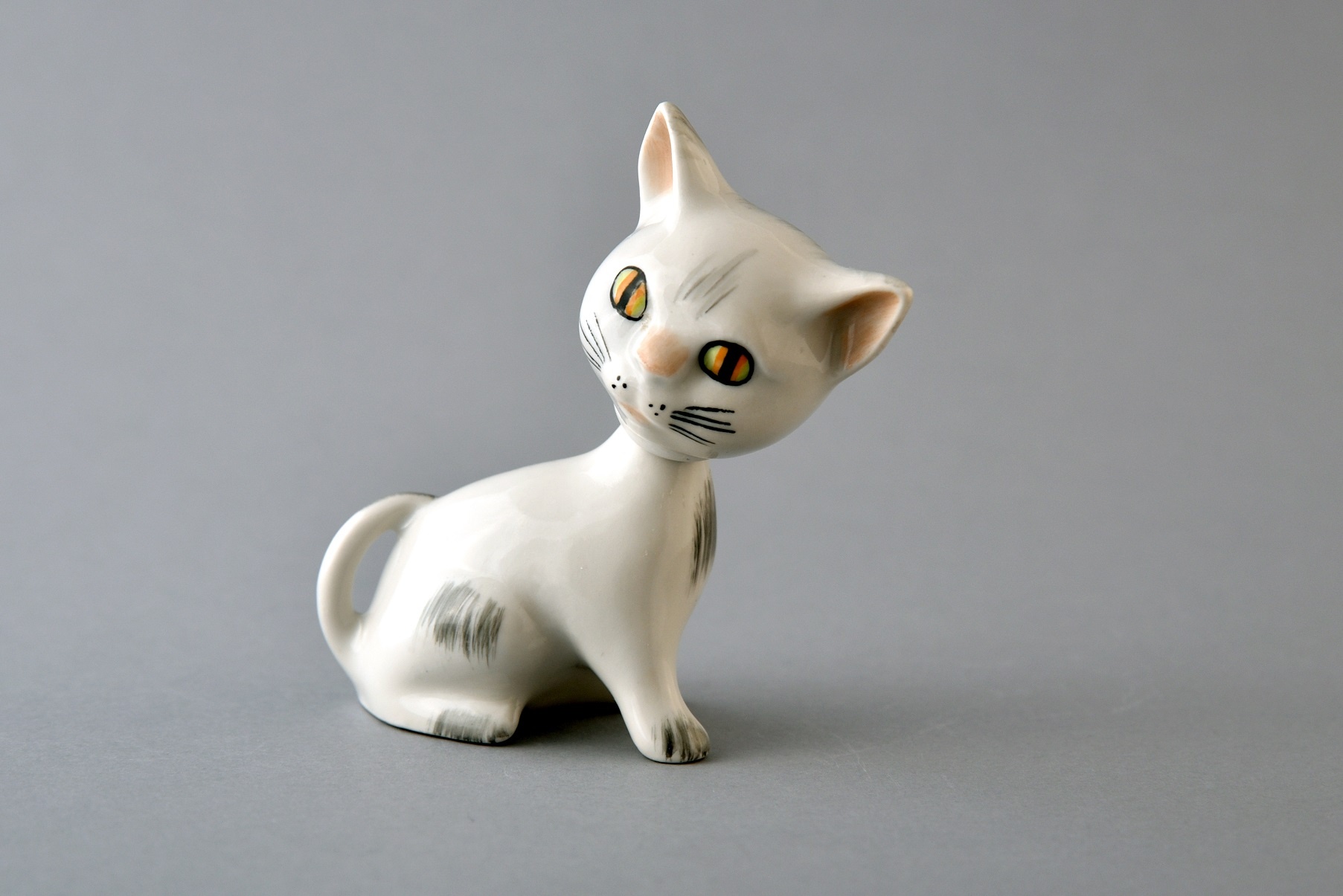 Porcelán bólogató cica, Aquincum Porcelángyár (Óbudai Múzeum CC BY-NC-SA)