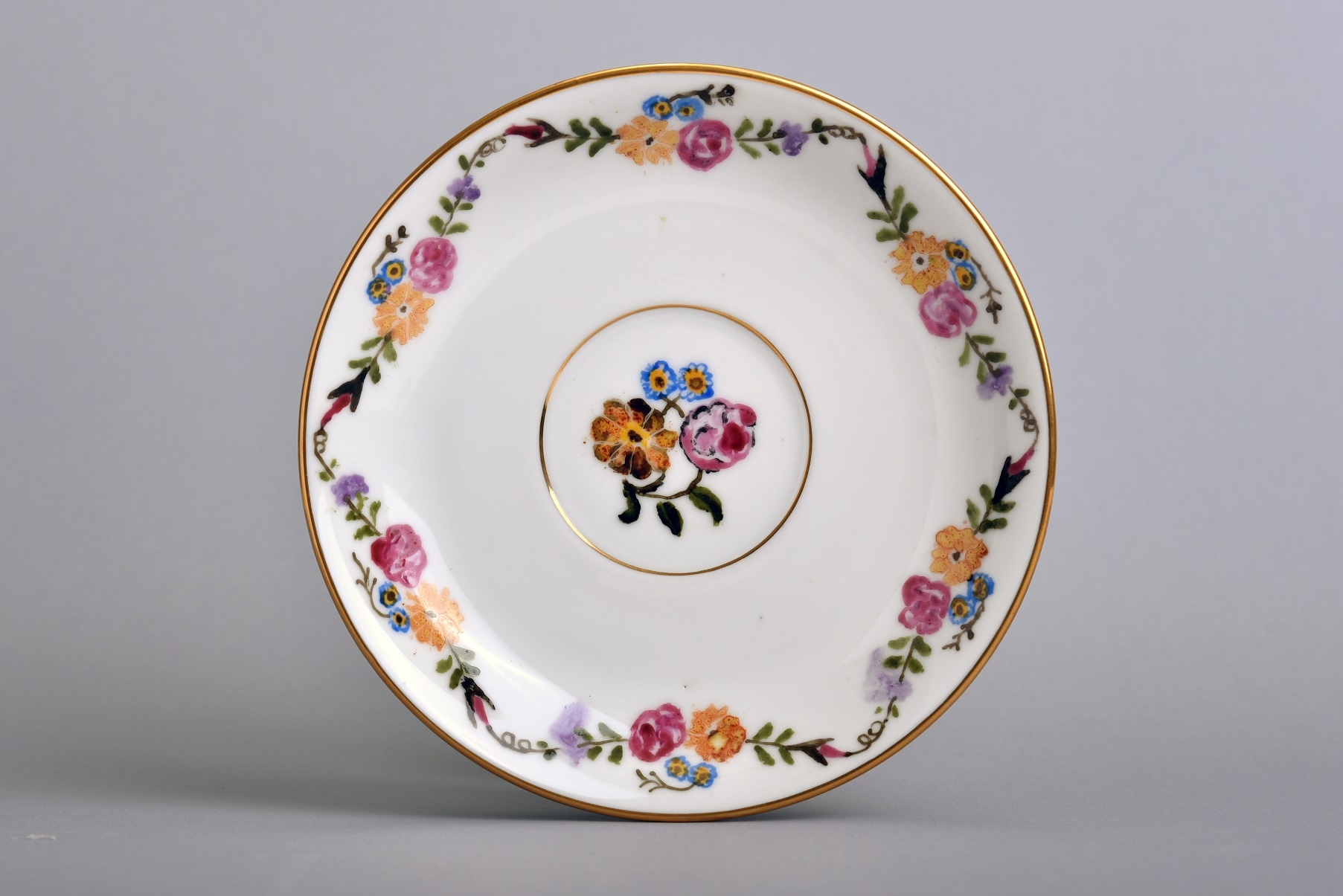 Porcelán kistányér, virágfüzéres, 7 db, Hüttl Tivadar Porcelángyár (Óbudai Múzeum CC BY-NC-SA)