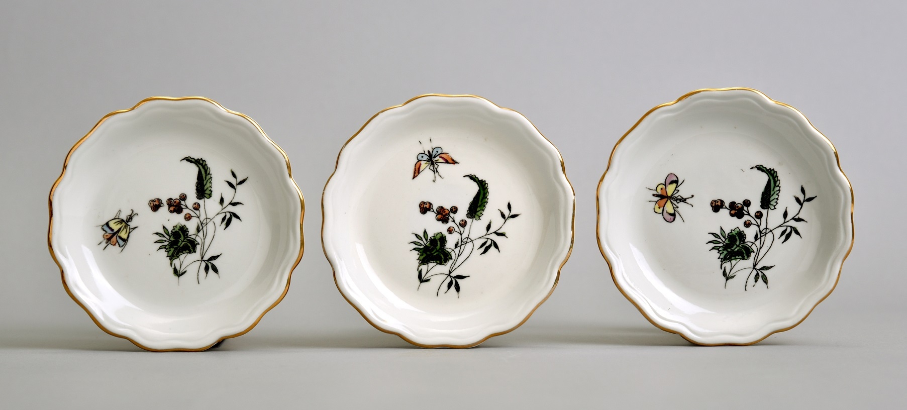 Porcelán pillangós dísztálka, 3 db, Aquincum Porcelángyár (Óbudai Múzeum CC BY-NC-SA)