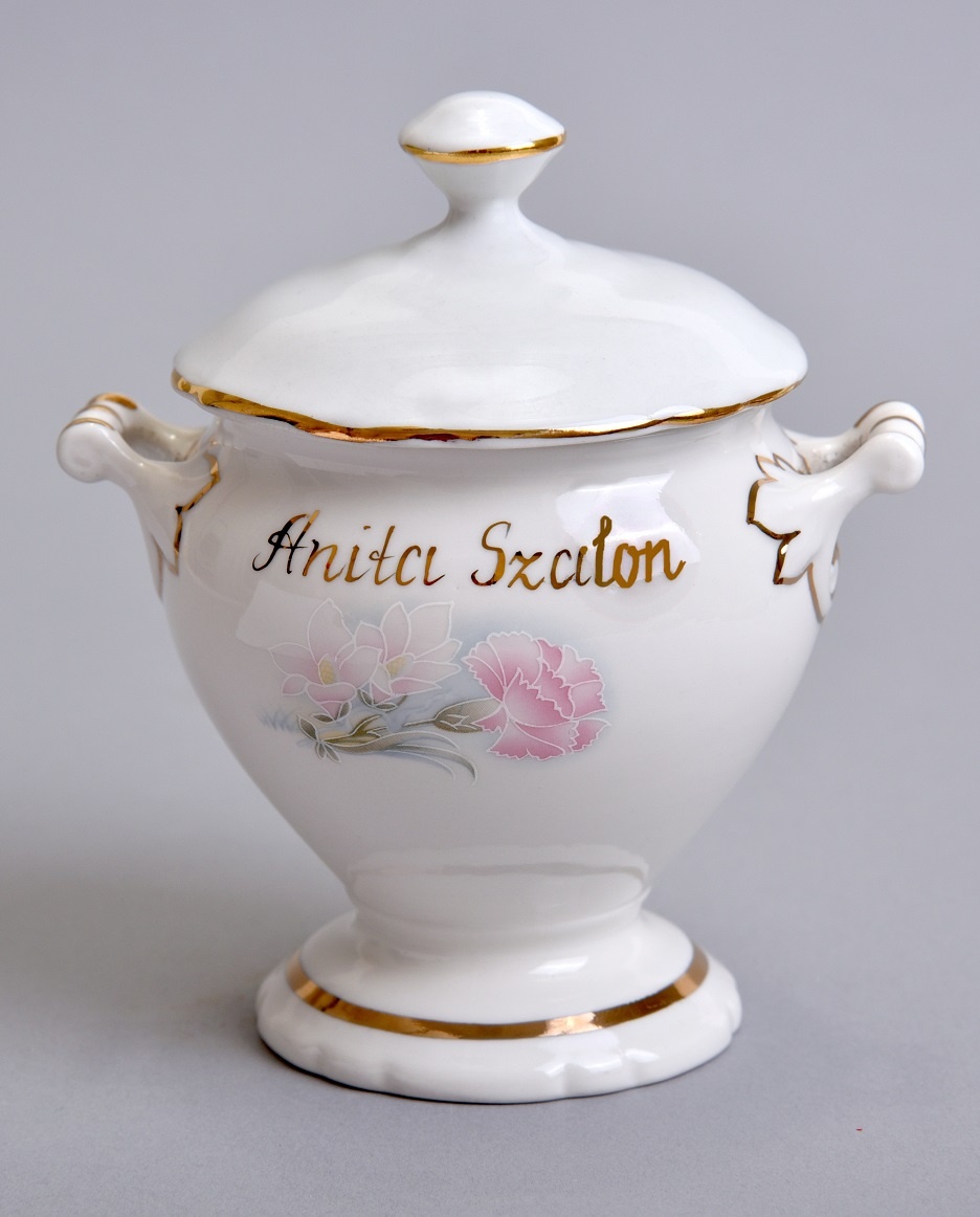 Porcelán bonbonier fedéllel, Anita Szalon számára, Aquincum Porcelángyár (Óbudai Múzeum CC BY-NC-SA)