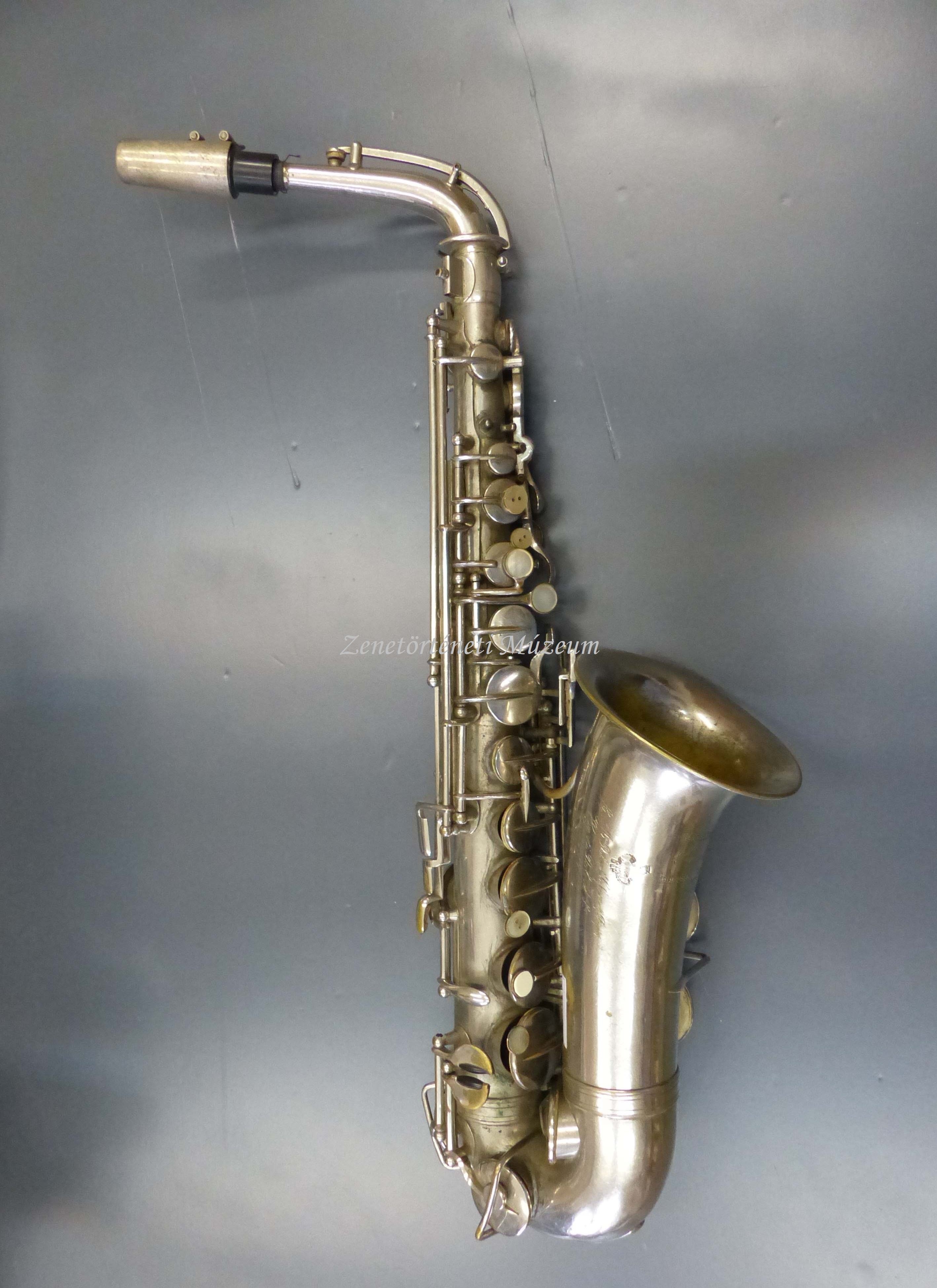 Szaxofon (Zenetörténeti Múzeum CC BY-NC-SA)