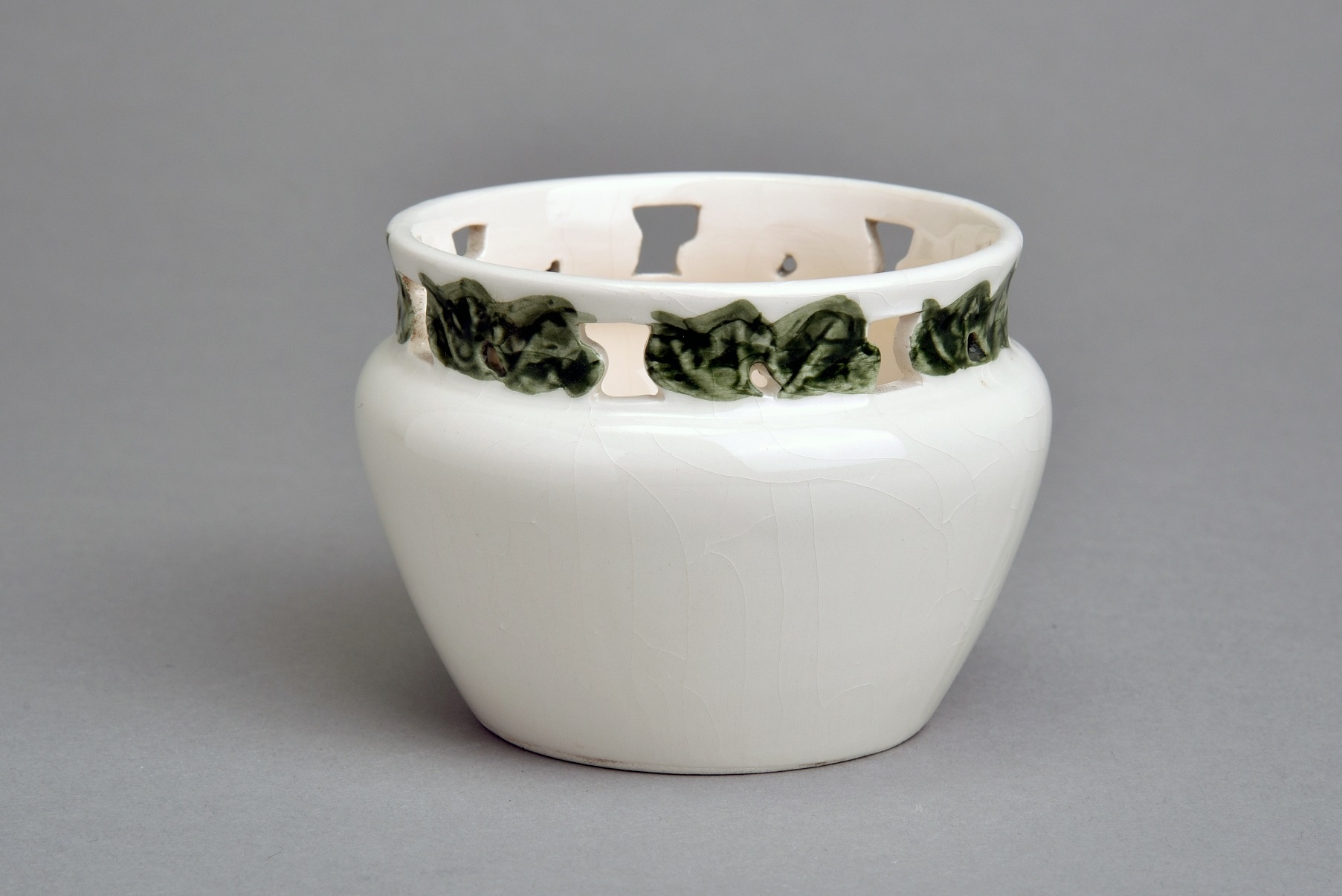 Porcelán virágtartó, Aquincum Porcelángyár (Óbudai Múzeum CC BY-NC-SA)