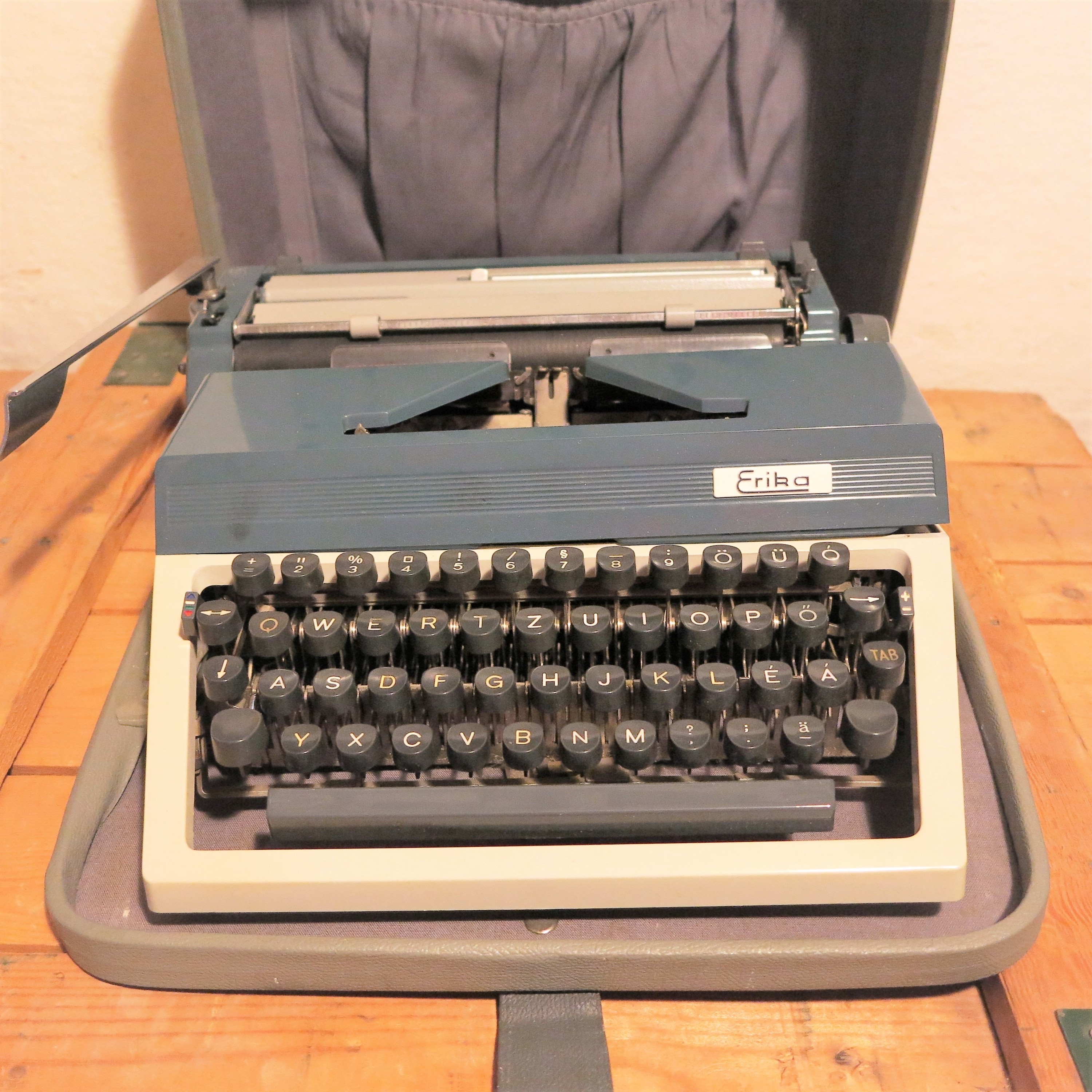 Erika írógép (Sziklakórház Atombunker Múzeum CC BY-NC-SA)