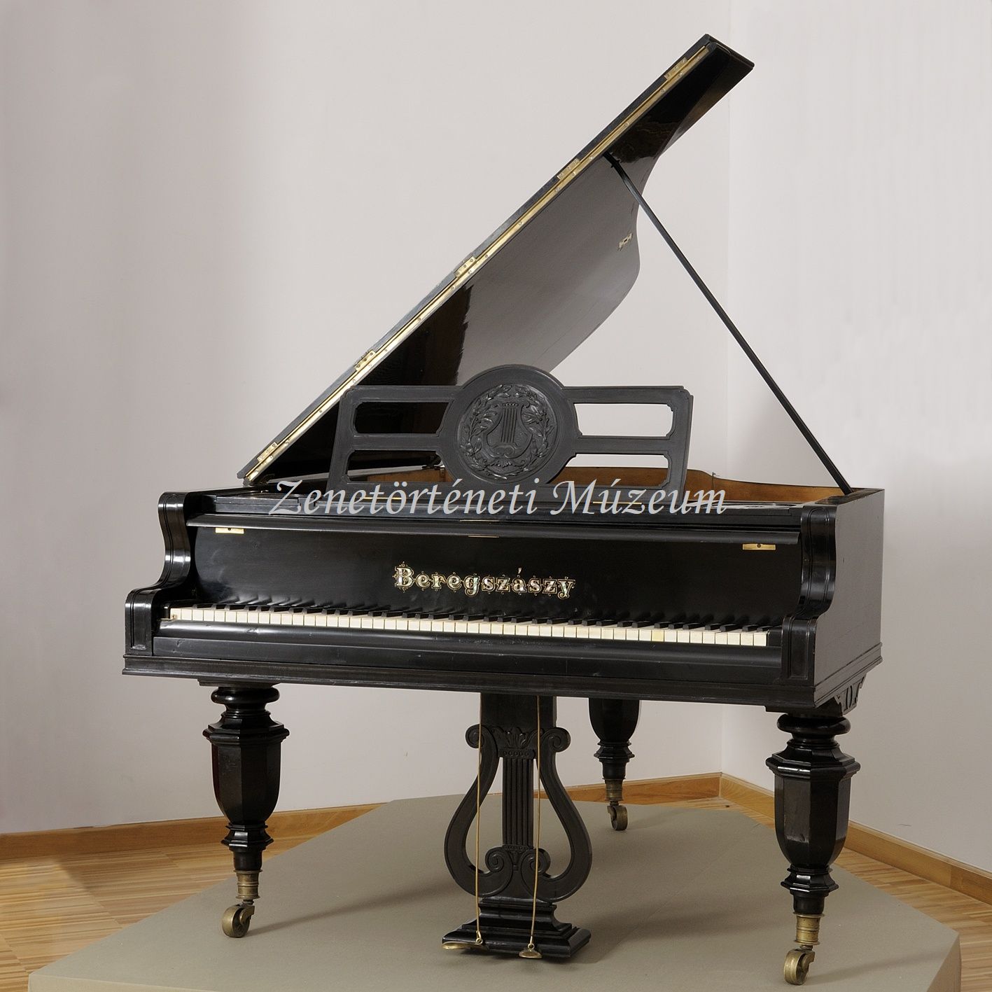 Zongora (Zenetörténeti Múzeum CC BY-NC-SA)