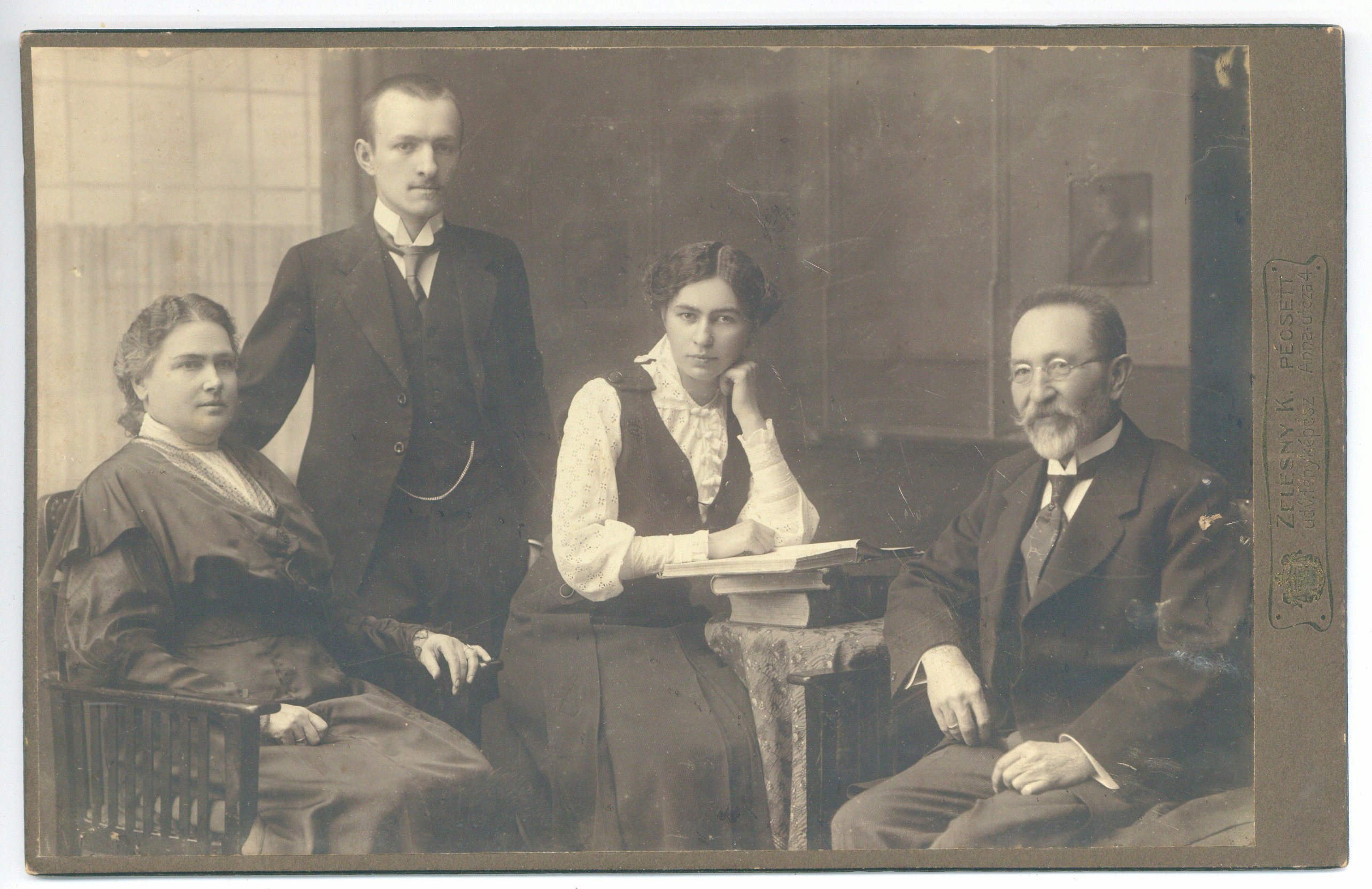 Brunner Olivér és családja (Postamúzeum CC BY-NC-SA)