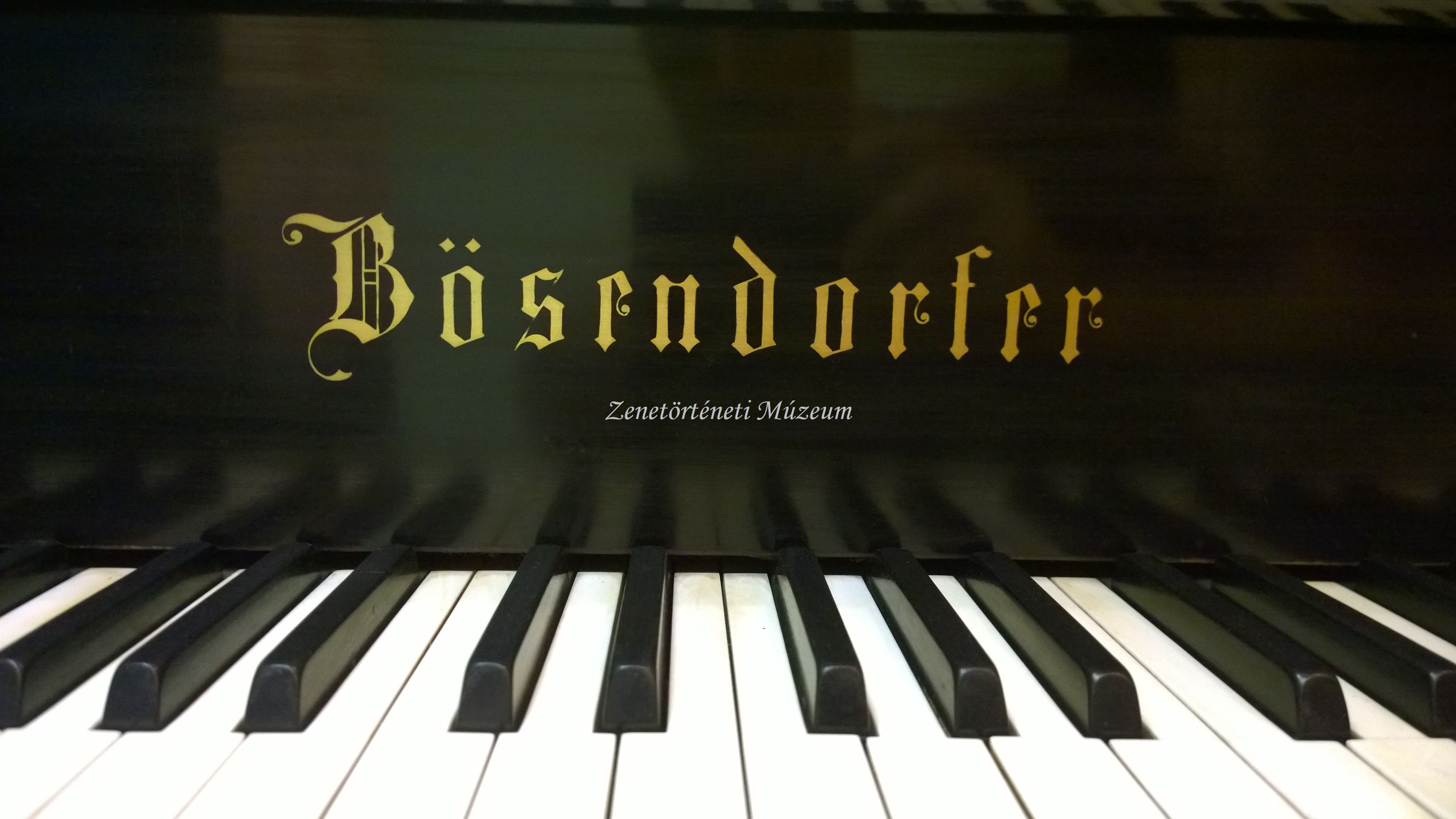 Zongora (Zenetörténeti Múzeum CC BY-NC-SA)