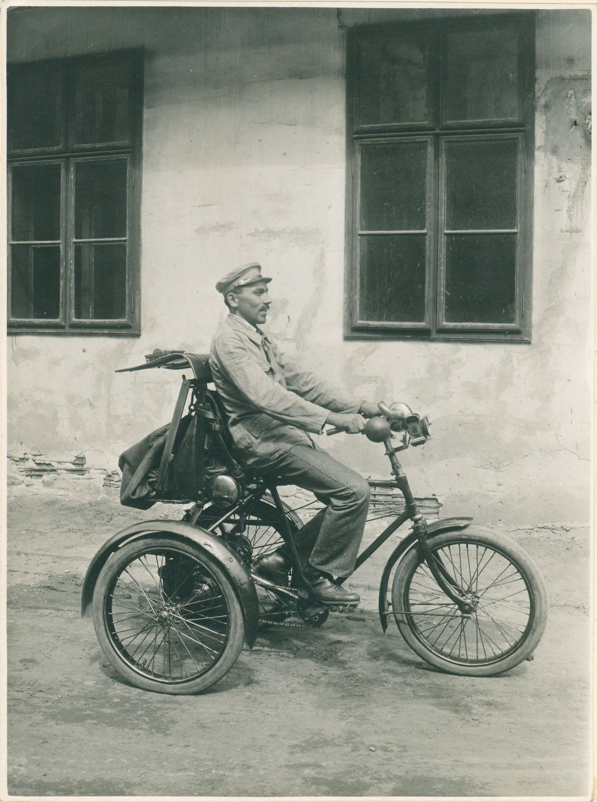 Csonka féle járműtelep gyártmányú motoros tricikli (Postamúzeum CC BY-NC-SA)