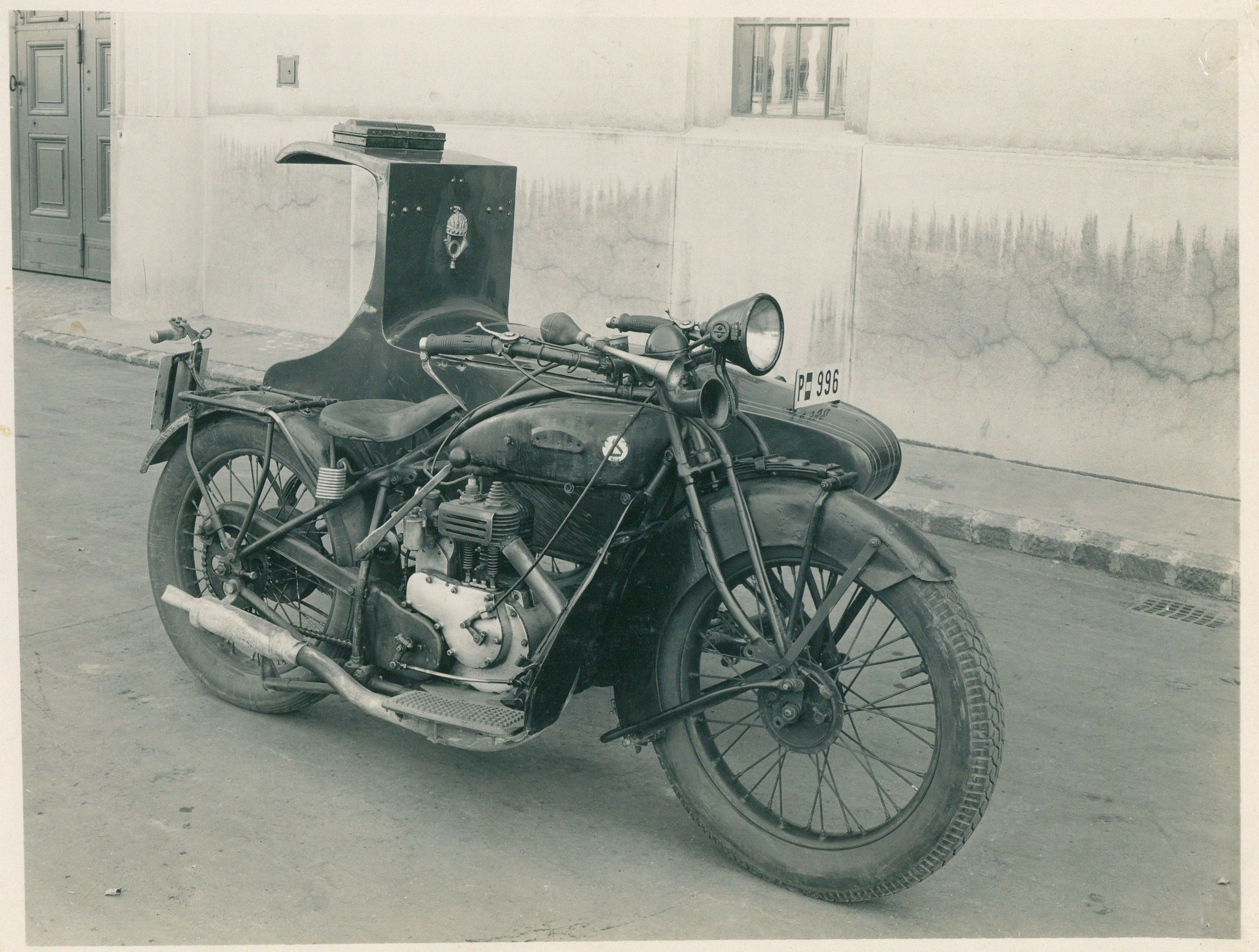 Gecső-D-Rad oldalkocsis levélgyűjtő motorkerékpár (Postamúzeum CC BY-NC-SA)