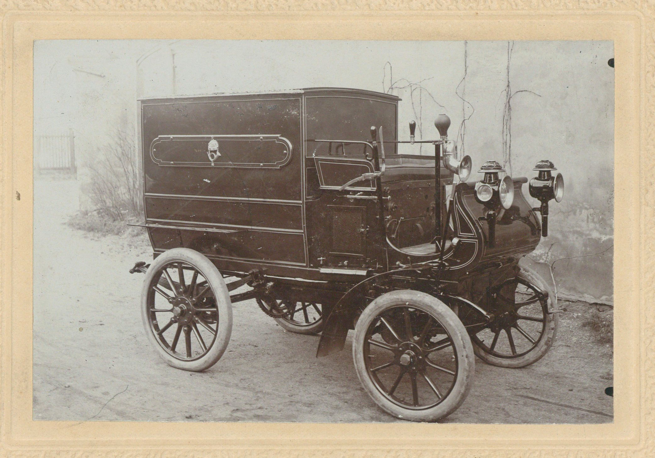 Peugeot gyártmányú postai gépkocsi (Postamúzeum CC BY-NC-SA)