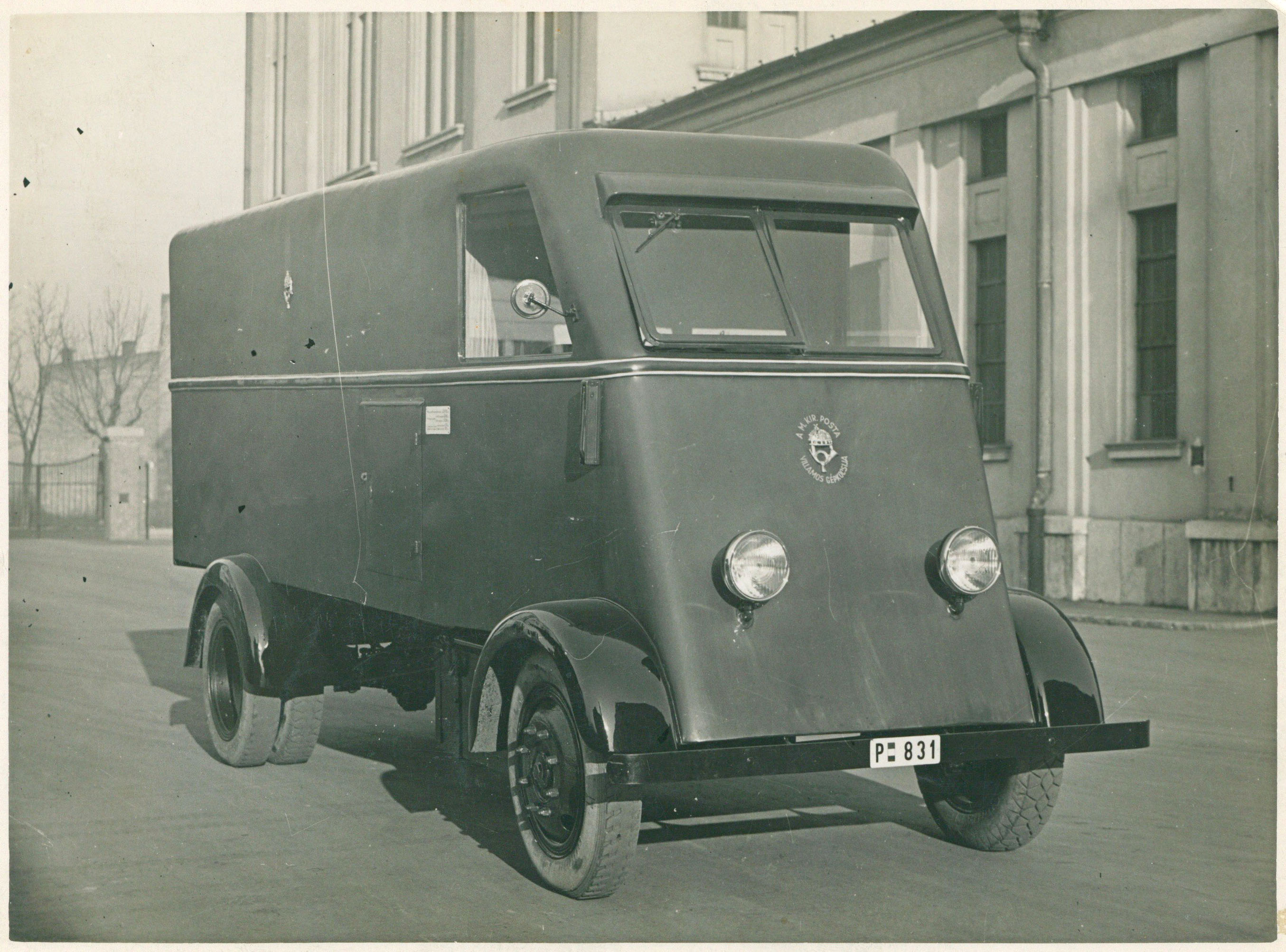 Rába Pe-1 típusú elektromos teherautó járműtelepi szekrénnyel (Postamúzeum CC BY-NC-SA)