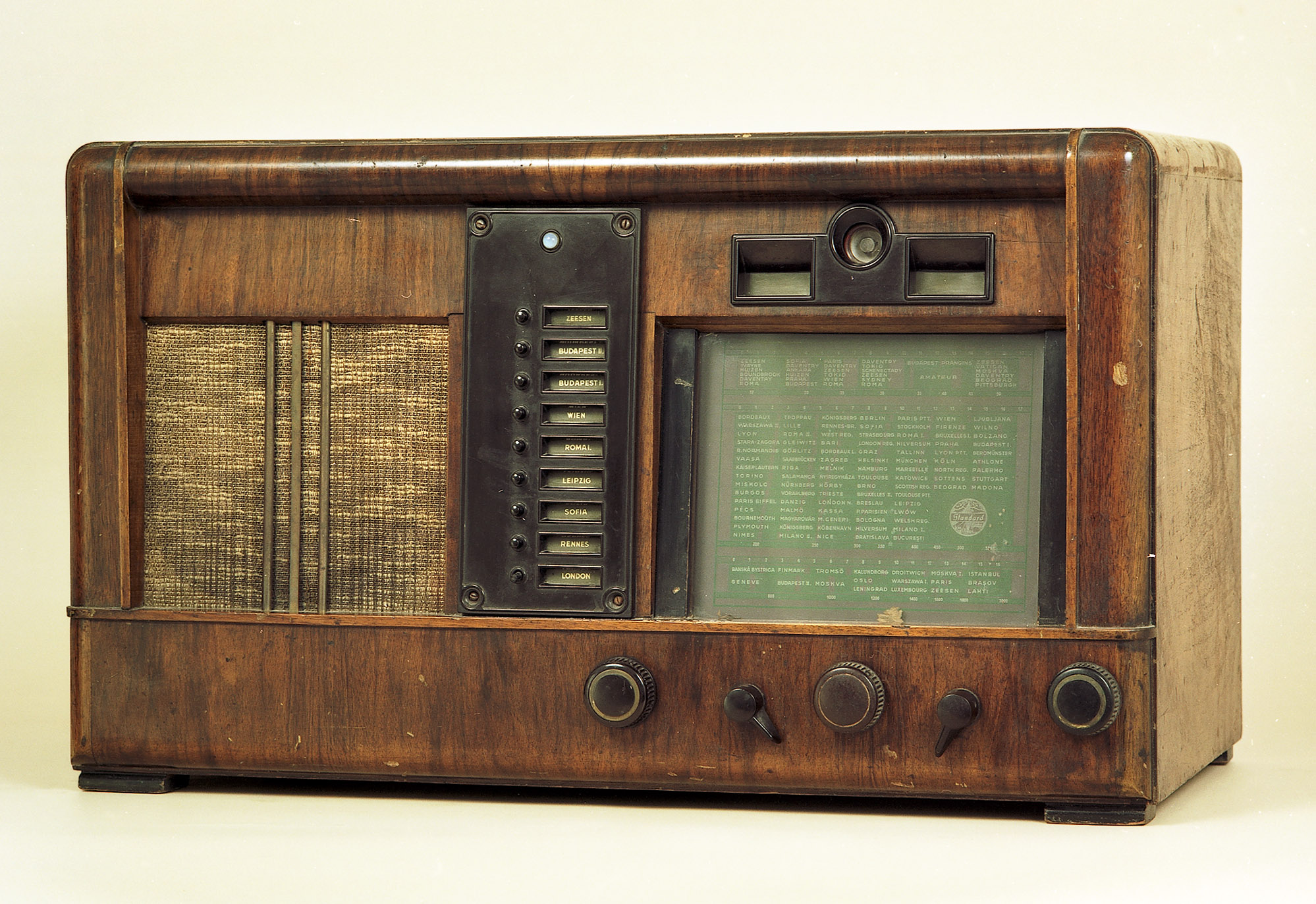 Standard automata szuper 2055 rádióvevő-készülék (Postamúzeum CC BY-NC-SA)