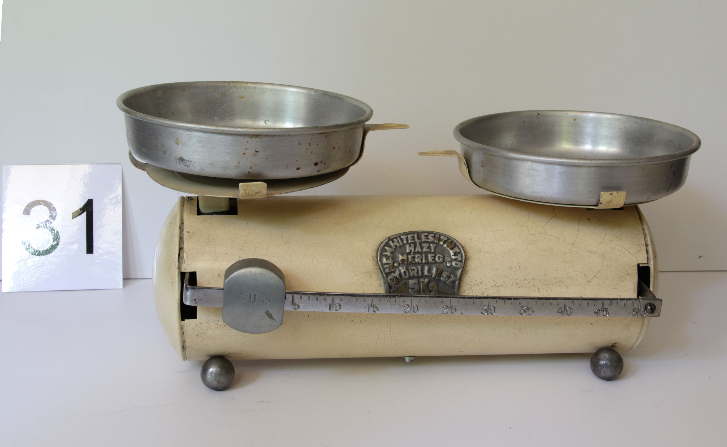 Hengeres tolósúlyos háztartási mérleg, egyensúlymérleg (Magyar Kereskedelmi és Vendéglátóipari Múzeum CC BY-NC-SA)
