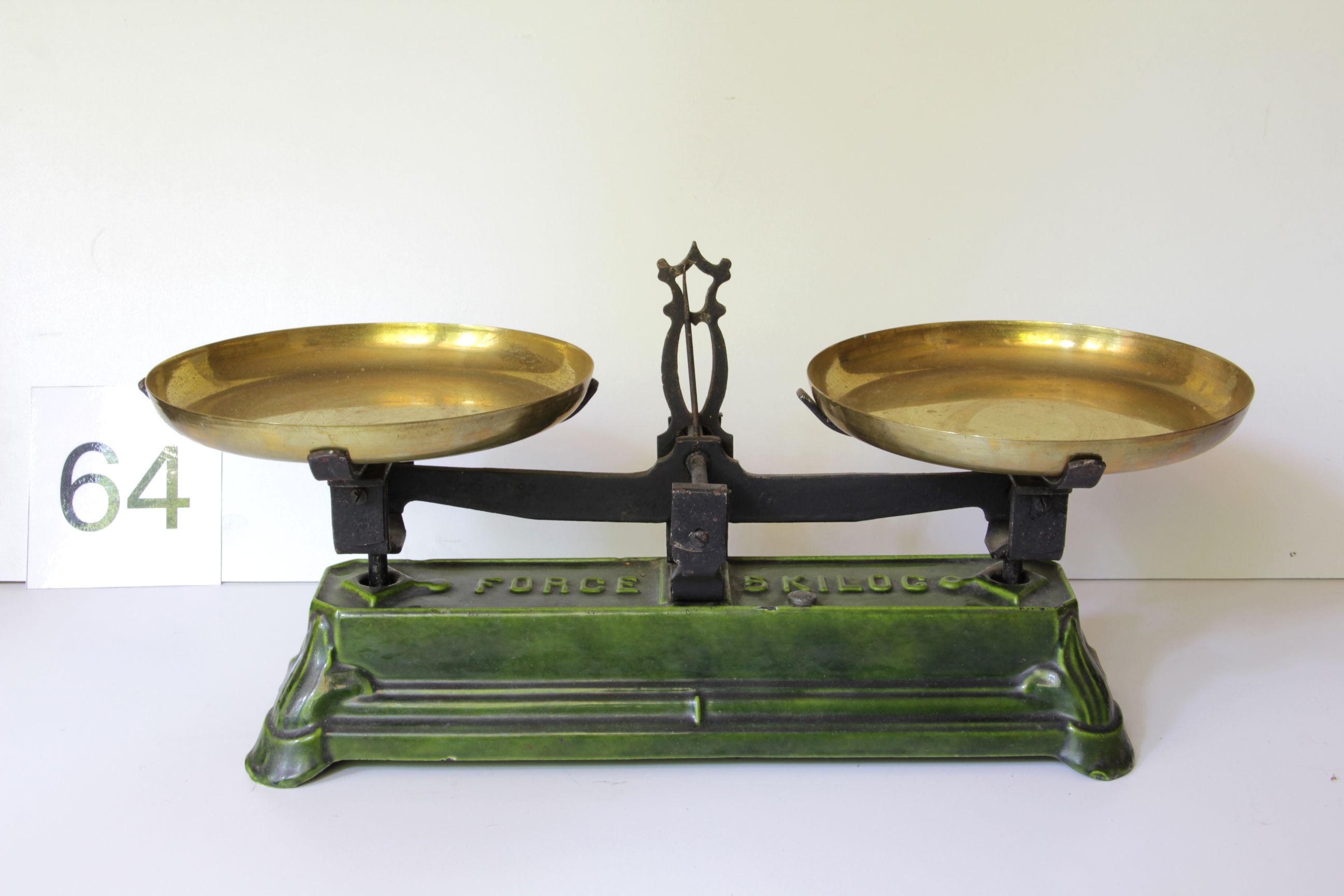 Egyensúlymérleg két serpenyővel (Magyar Kereskedelmi és Vendéglátóipari Múzeum CC BY-NC-SA)