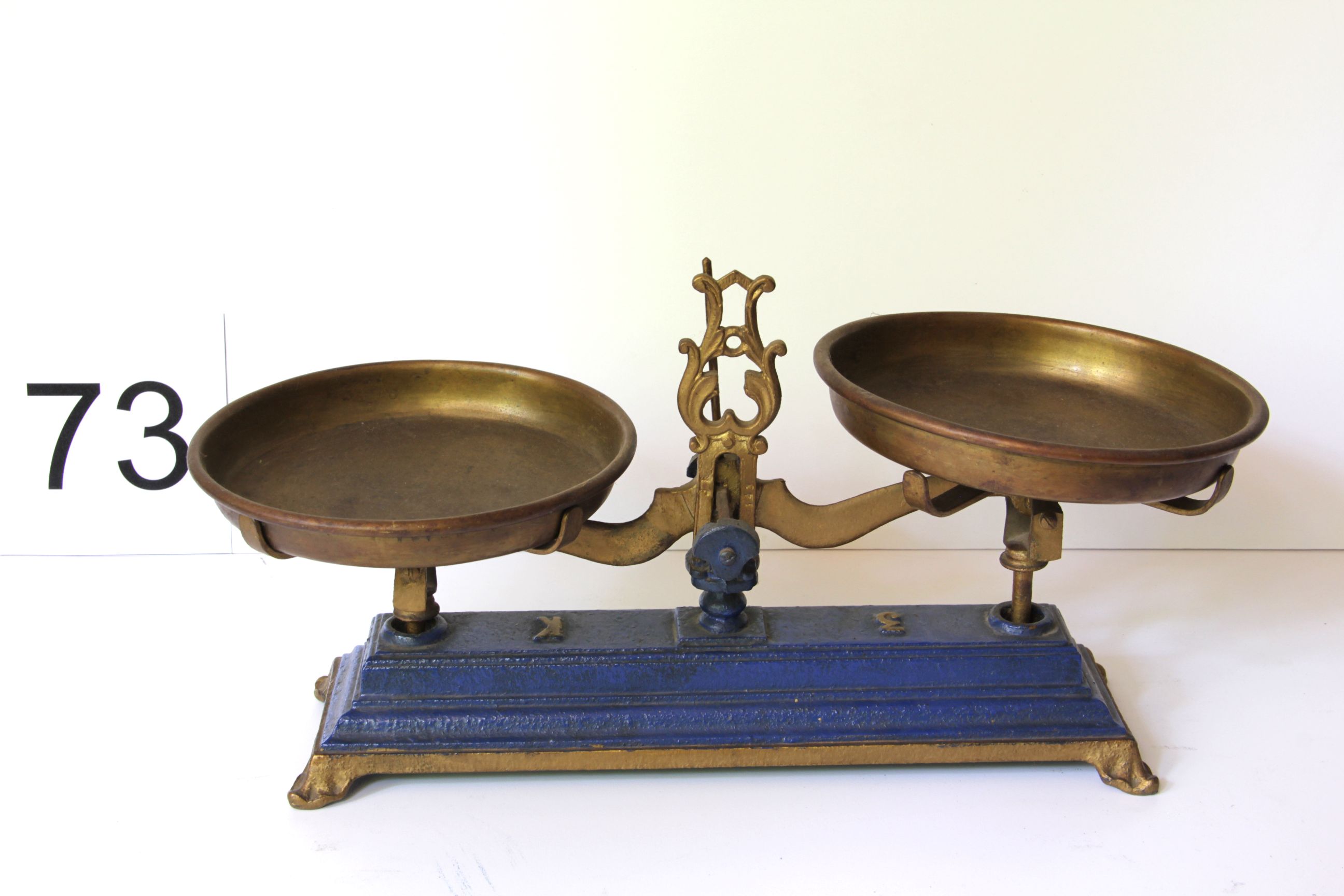 Egyensúlymérleg és két serpenyője (Magyar Kereskedelmi és Vendéglátóipari Múzeum CC BY-NC-SA)