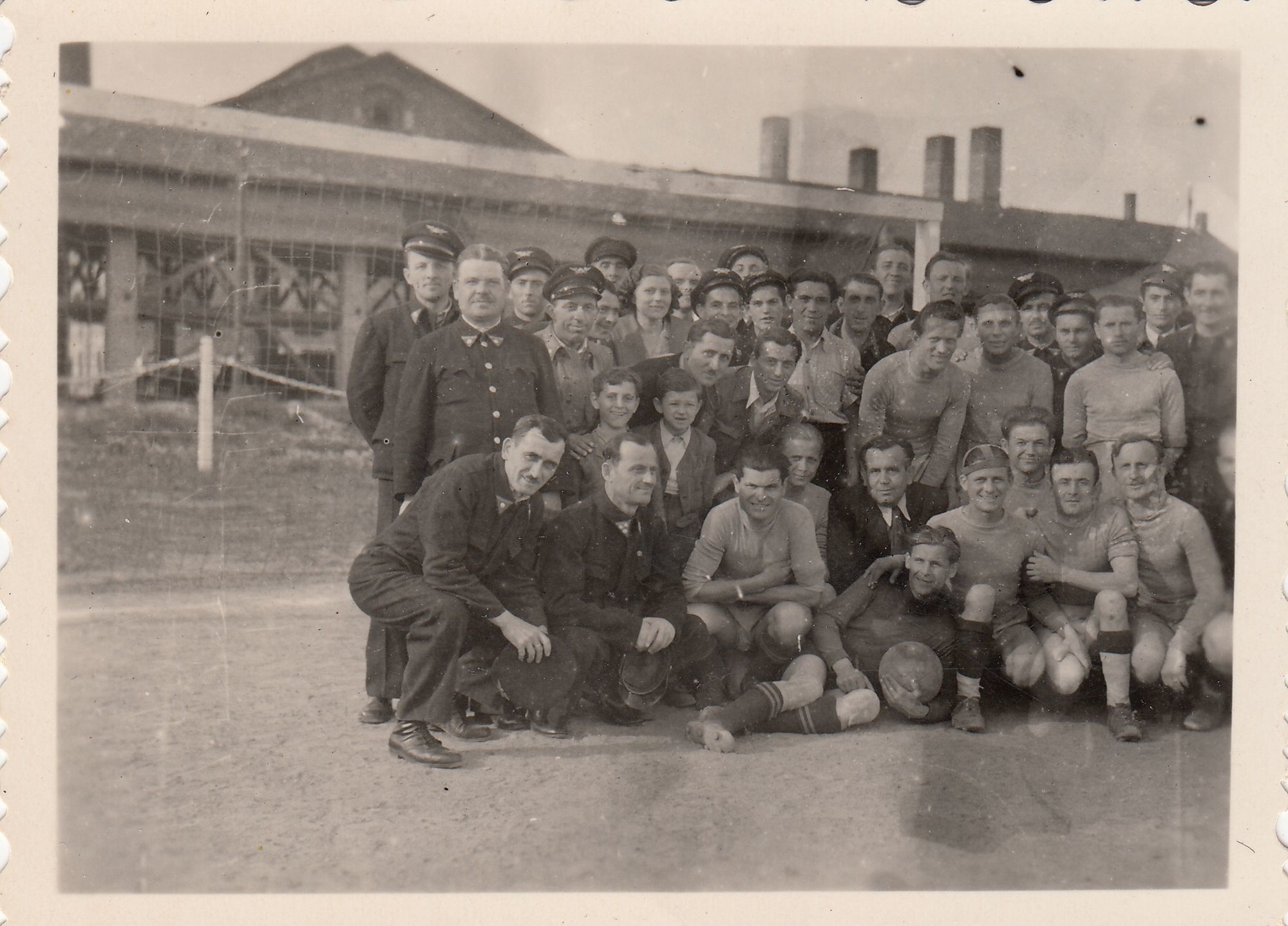 Újpesti kocsiszín focistái (Angyalföldi Helytörténeti Gyűjtemény CC BY-NC-SA)