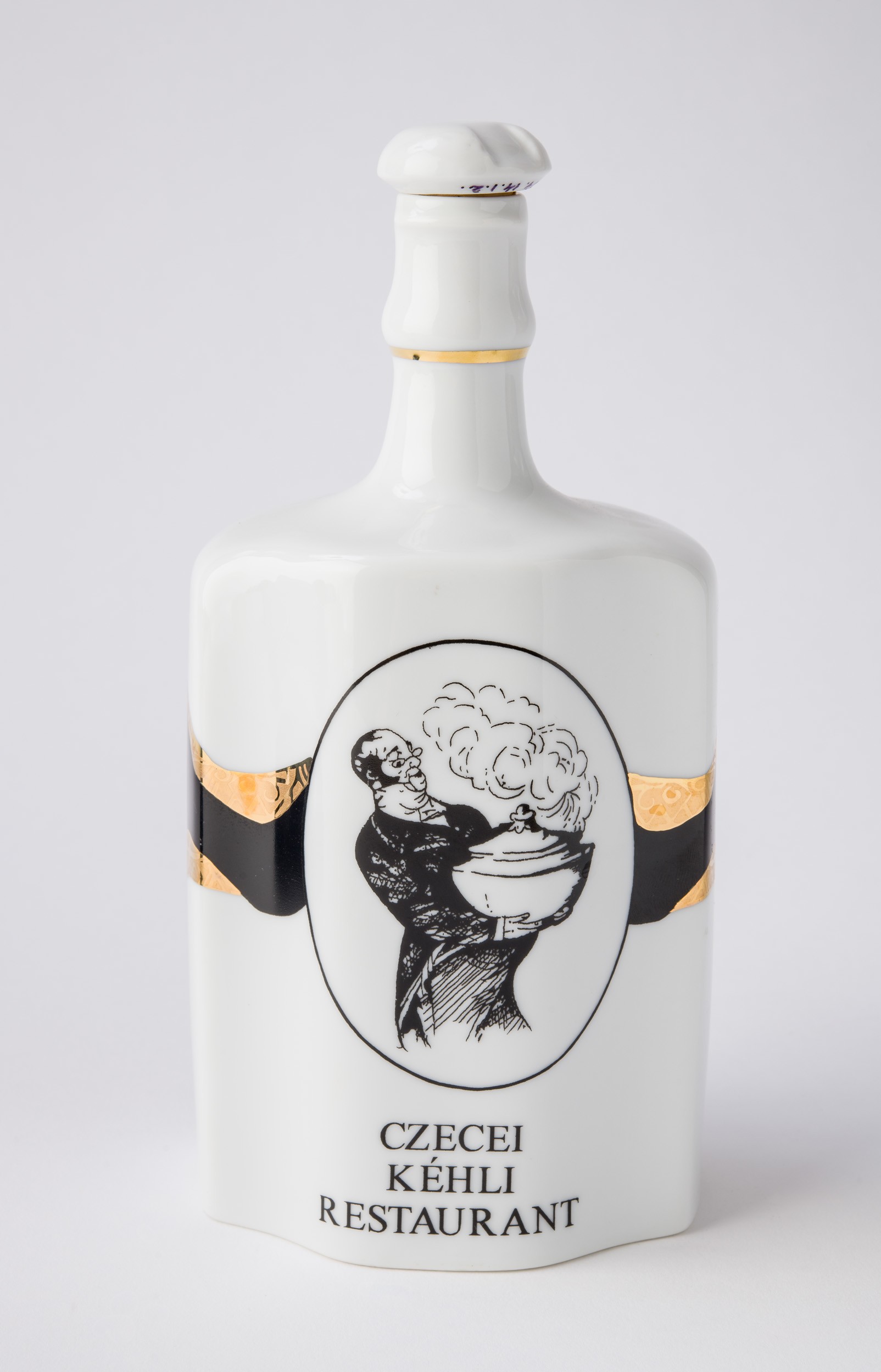 Porcelán palack (Magyar Kereskedelmi és Vendéglátóipari Múzeum CC BY-NC-SA)