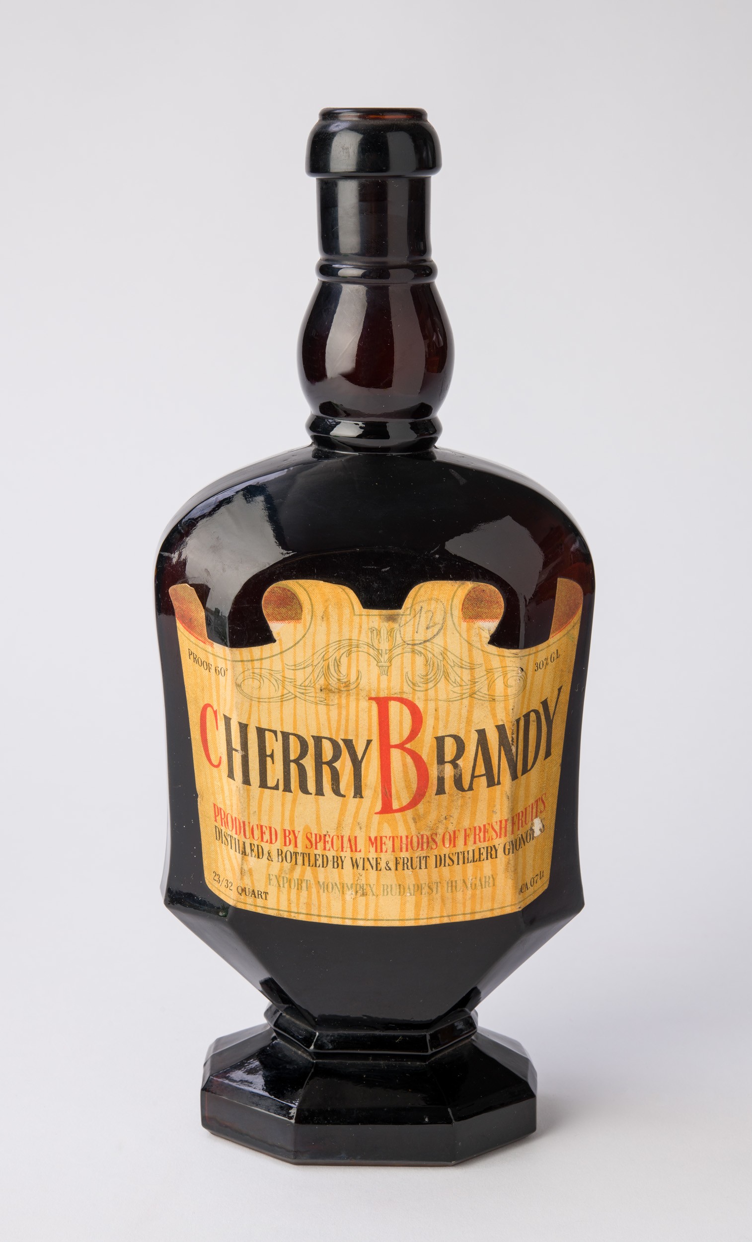 Cherry Brandy palack (Magyar Kereskedelmi és Vendéglátóipari Múzeum CC BY-NC-SA)