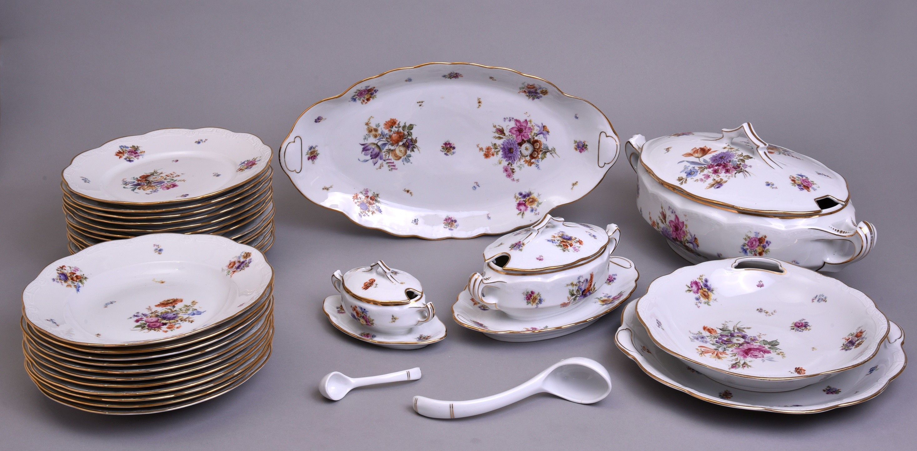 Porcelán étkészlet, 174 darabos, Hüttl Tivadar Porcelángyára (Óbudai Múzeum CC BY-NC-SA)