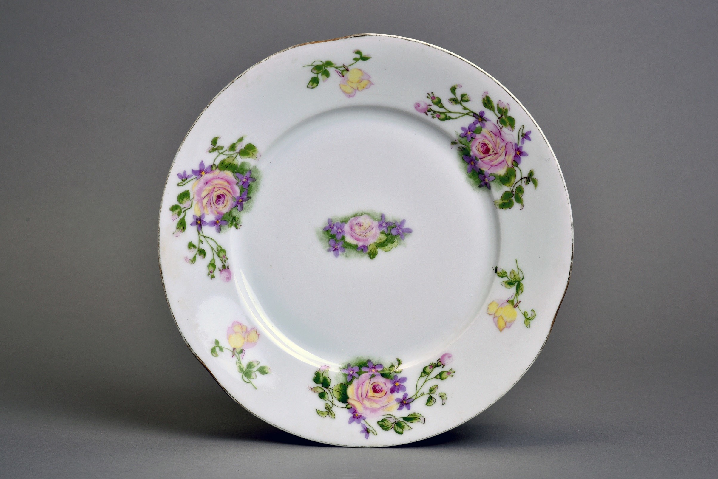 Porcelán tányér, Hüttl Tivadar porcelángyára (Óbudai Múzeum CC BY-NC-SA)