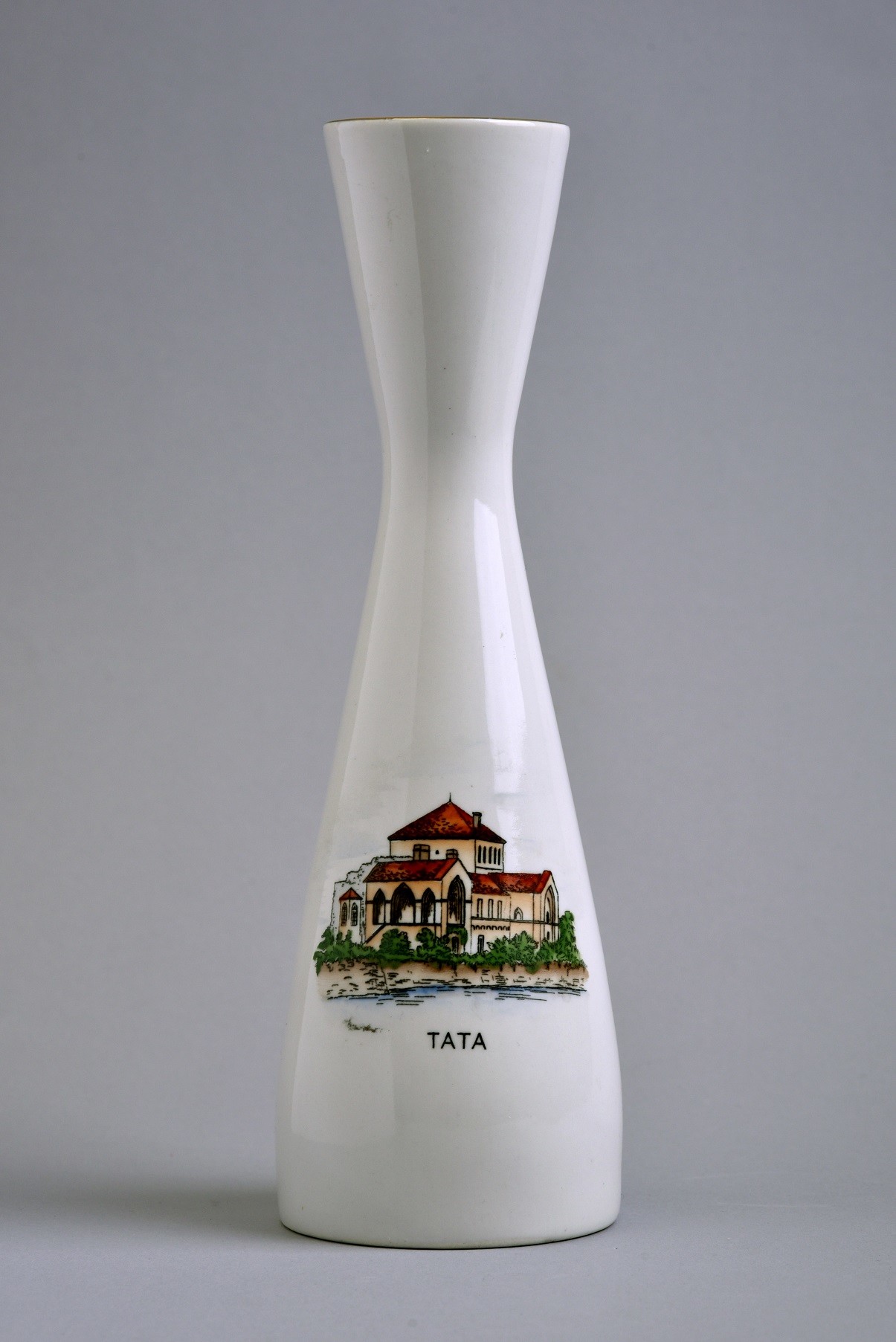 Porcelán váza "Tata" látképével, Aquincum Porcelángyár (Óbudai Múzeum CC BY-NC-SA)