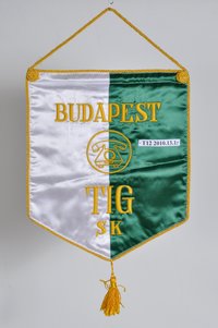 Asztali zászló BUDAPEST TIG SK (Távközlési Igazgatóság Sport Köre) hímzett felirattal