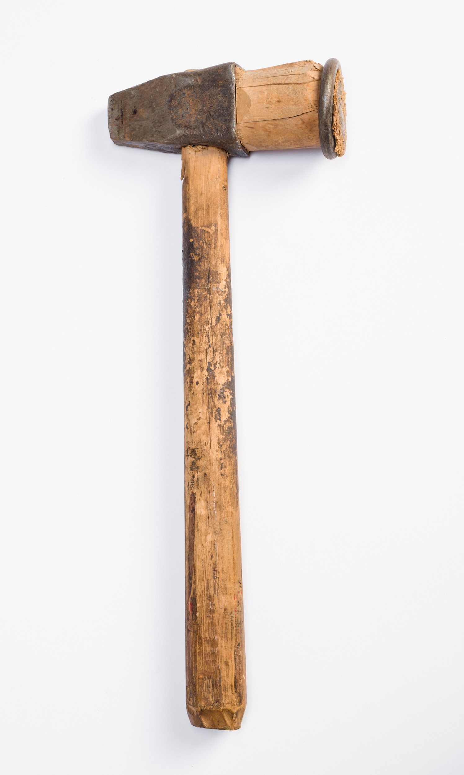 Abroncshúzó kalapács nyéllel (Söripari Emléktár - Dreher Sörmúzeum CC BY-NC-SA)
