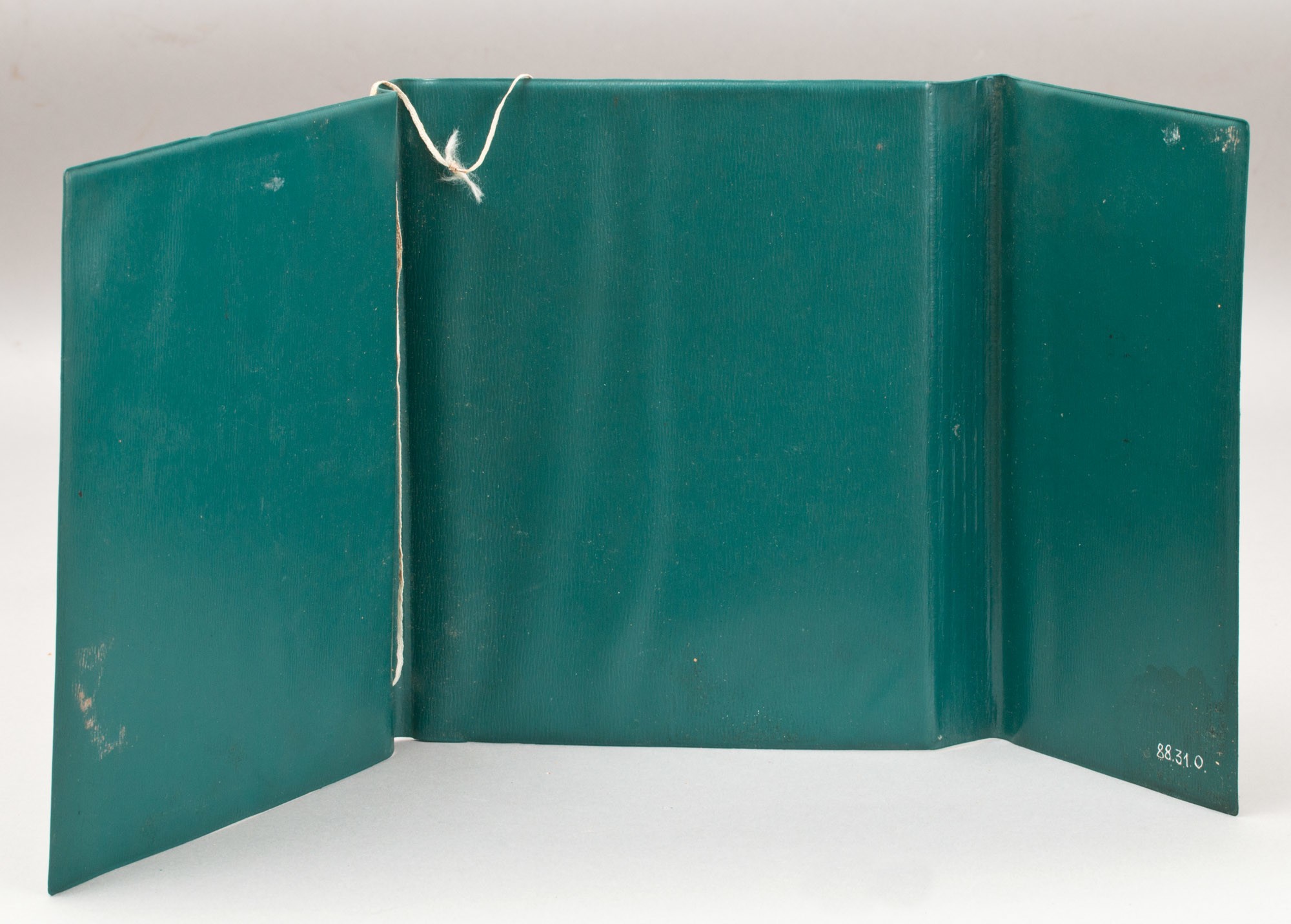 Borítéktábla kézbesítőkönyvhöz (Postamúzeum CC BY-NC-SA)