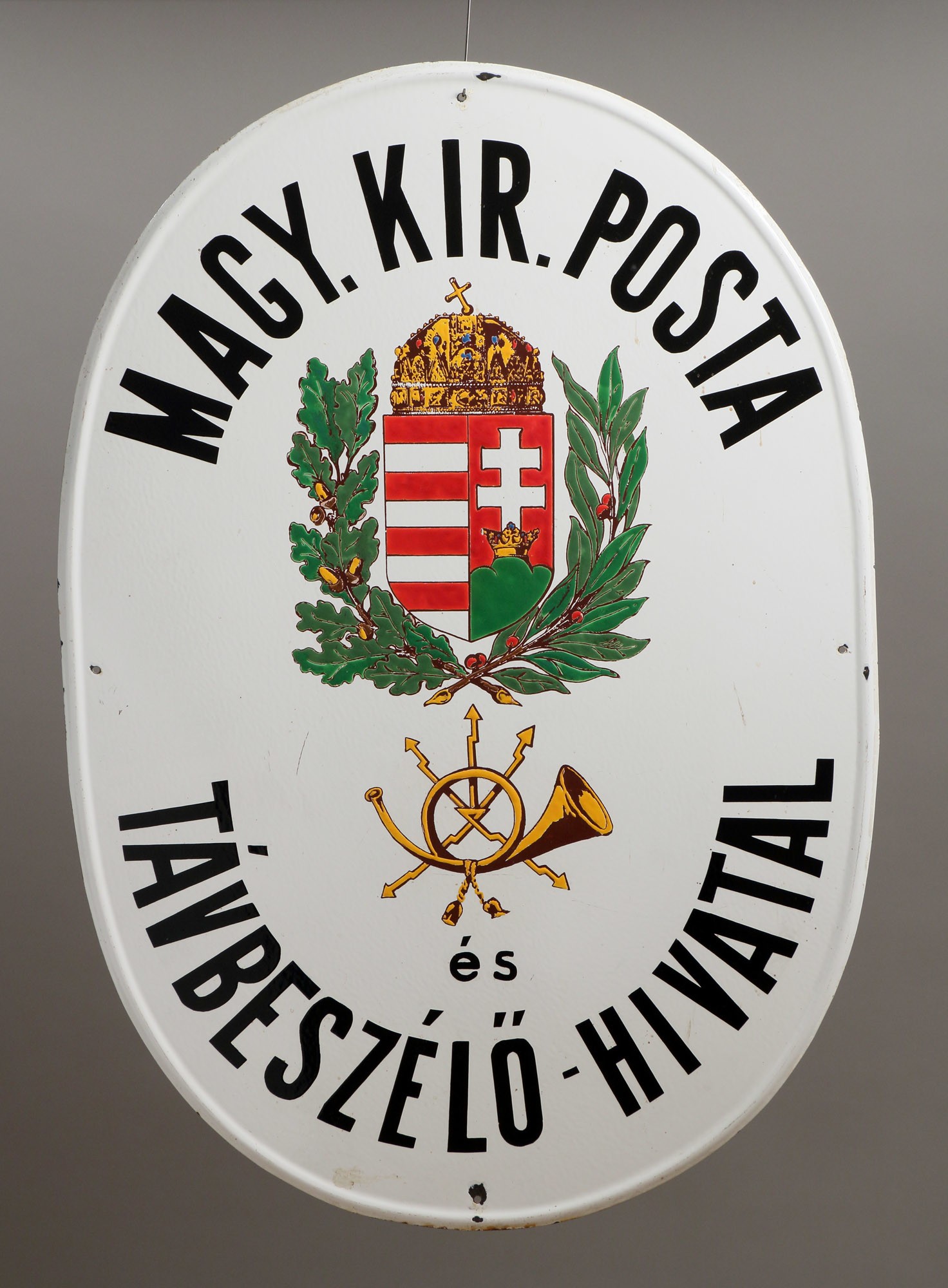 Címertábla "MAGY.KIR.POSTA ÉS TÁVBESZÉLŐ-HIVATAL" (Postamúzeum CC BY-NC-SA)