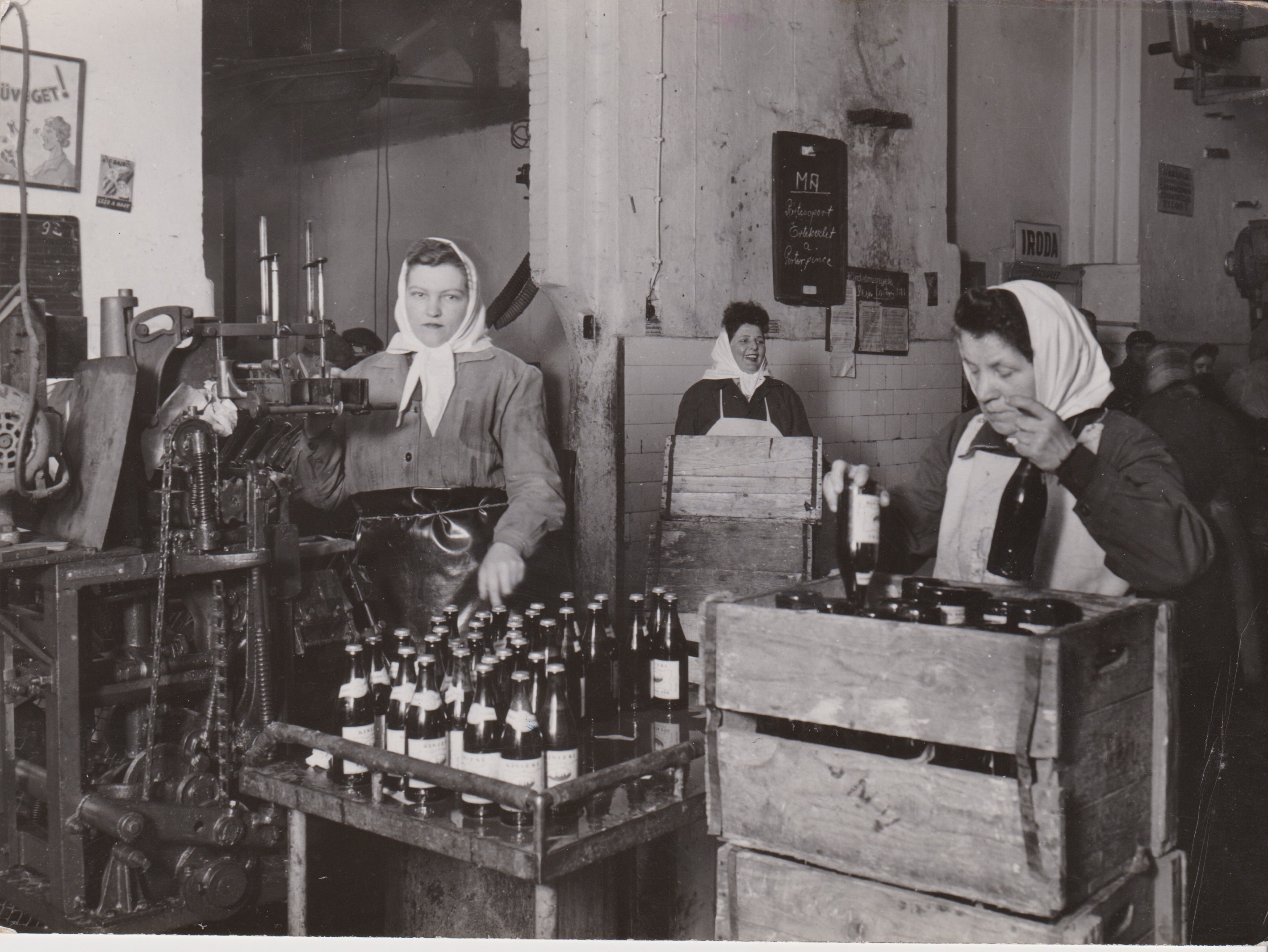 Dréher Sörgyárak palackozás és csomagolás (Dreher Sörgyárak - Dreher Sörmúzeum CC BY-NC-SA)