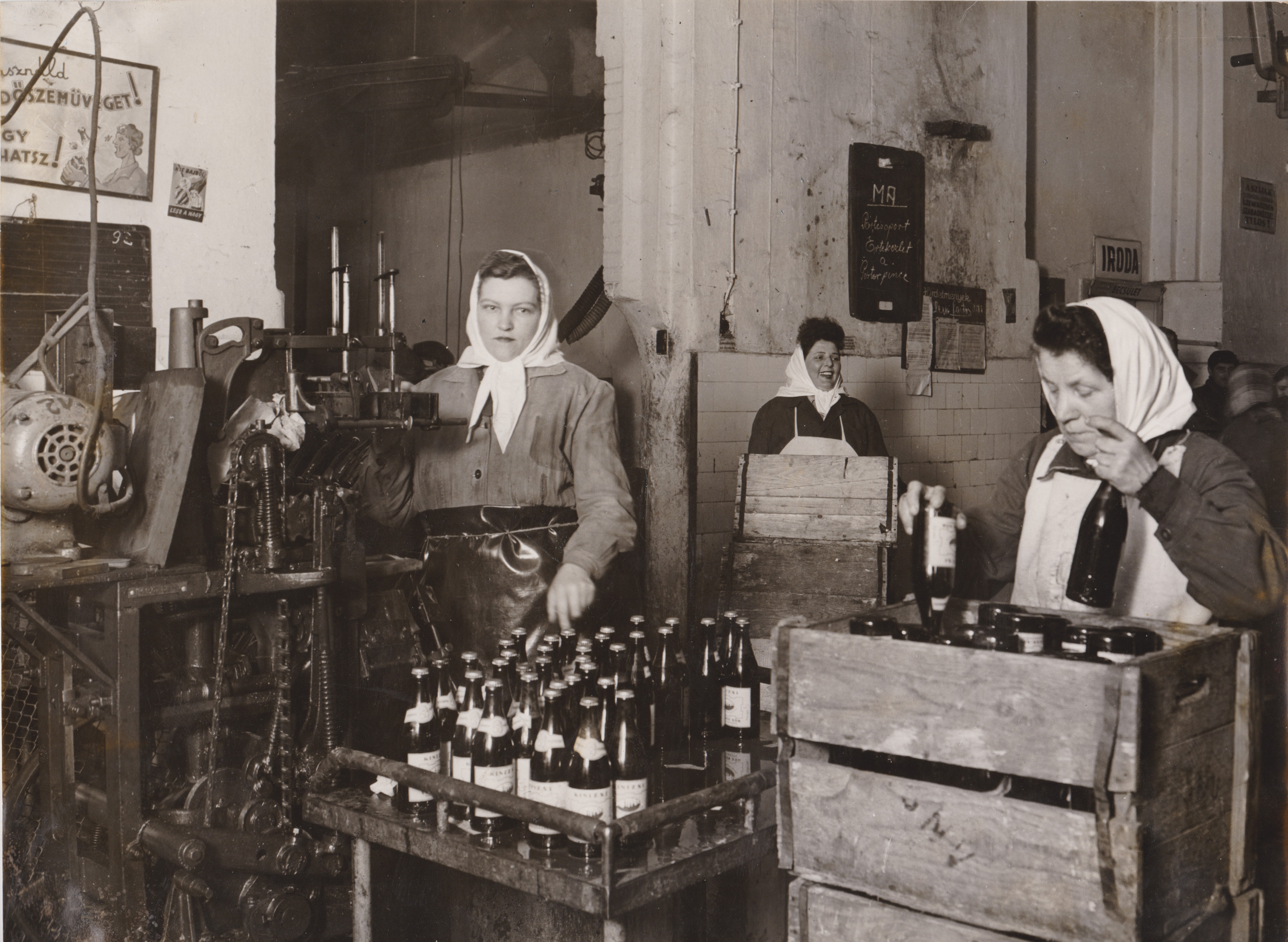 Dréher Sörgyárak palackozás és csomagolás (Dreher Sörgyárak - Dreher Sörmúzeum CC BY-NC-SA)