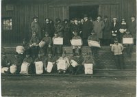 Postások csomagokkal 1915 körül