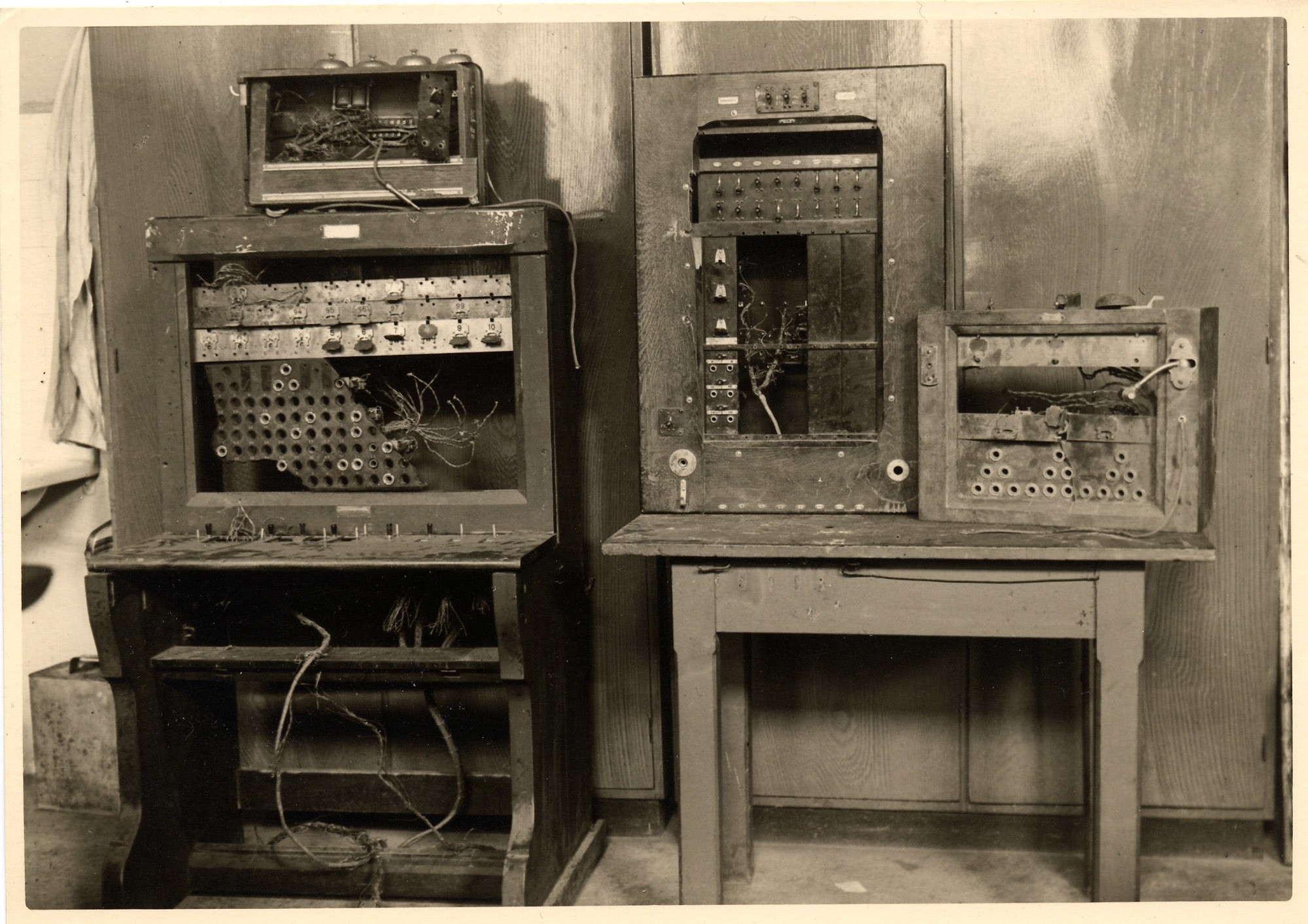 Háborúban megrongálódott telefonközpontok (Postamúzeum CC BY-NC-SA)
