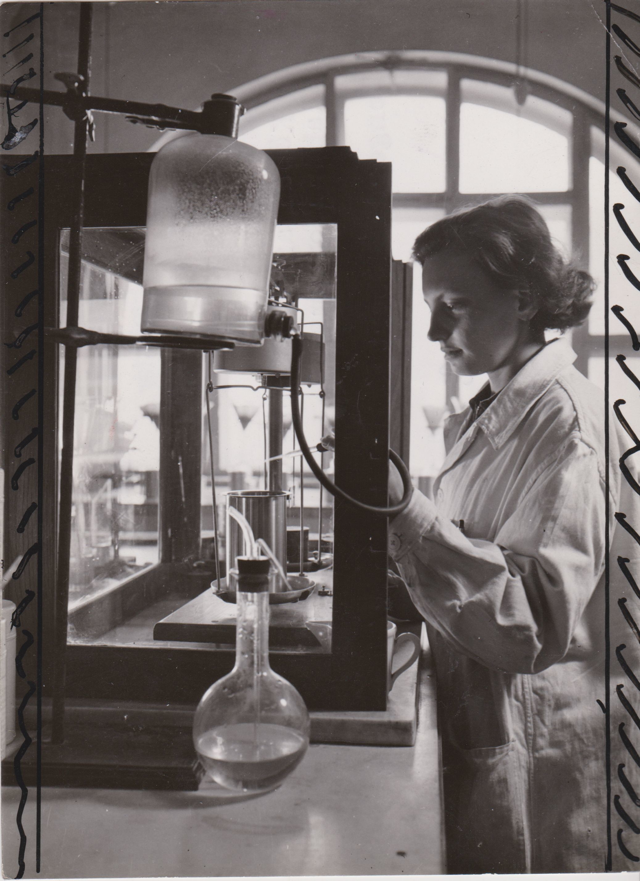 Malátaelemzés a laboratóriumban (Dreher Sörgyárak - Dreher Sörmúzeum CC BY-NC-SA)