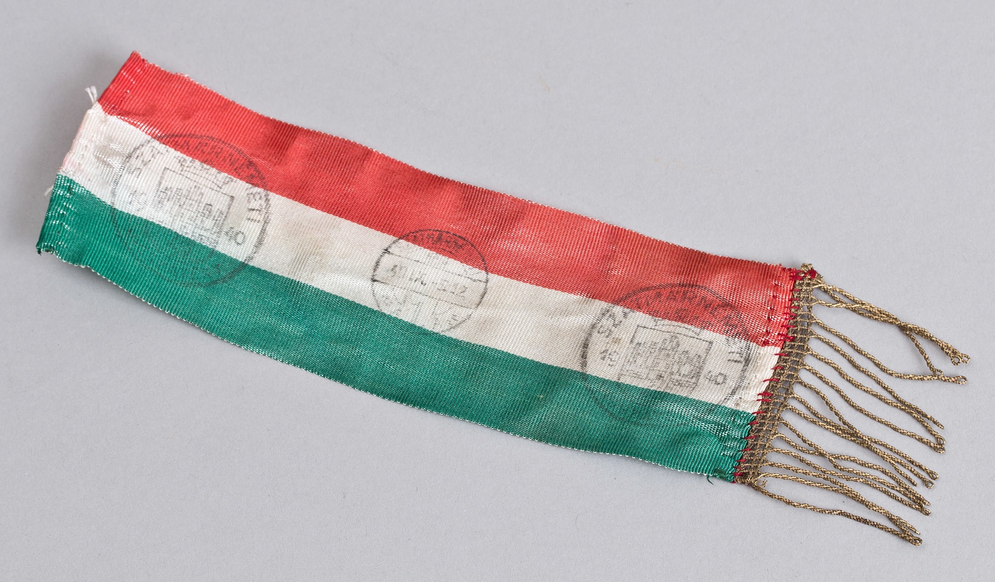 Nemzeti színű szalag, Szatmárnémeti visszatért bélyegzőkkel (Postamúzeum CC BY-NC-SA)