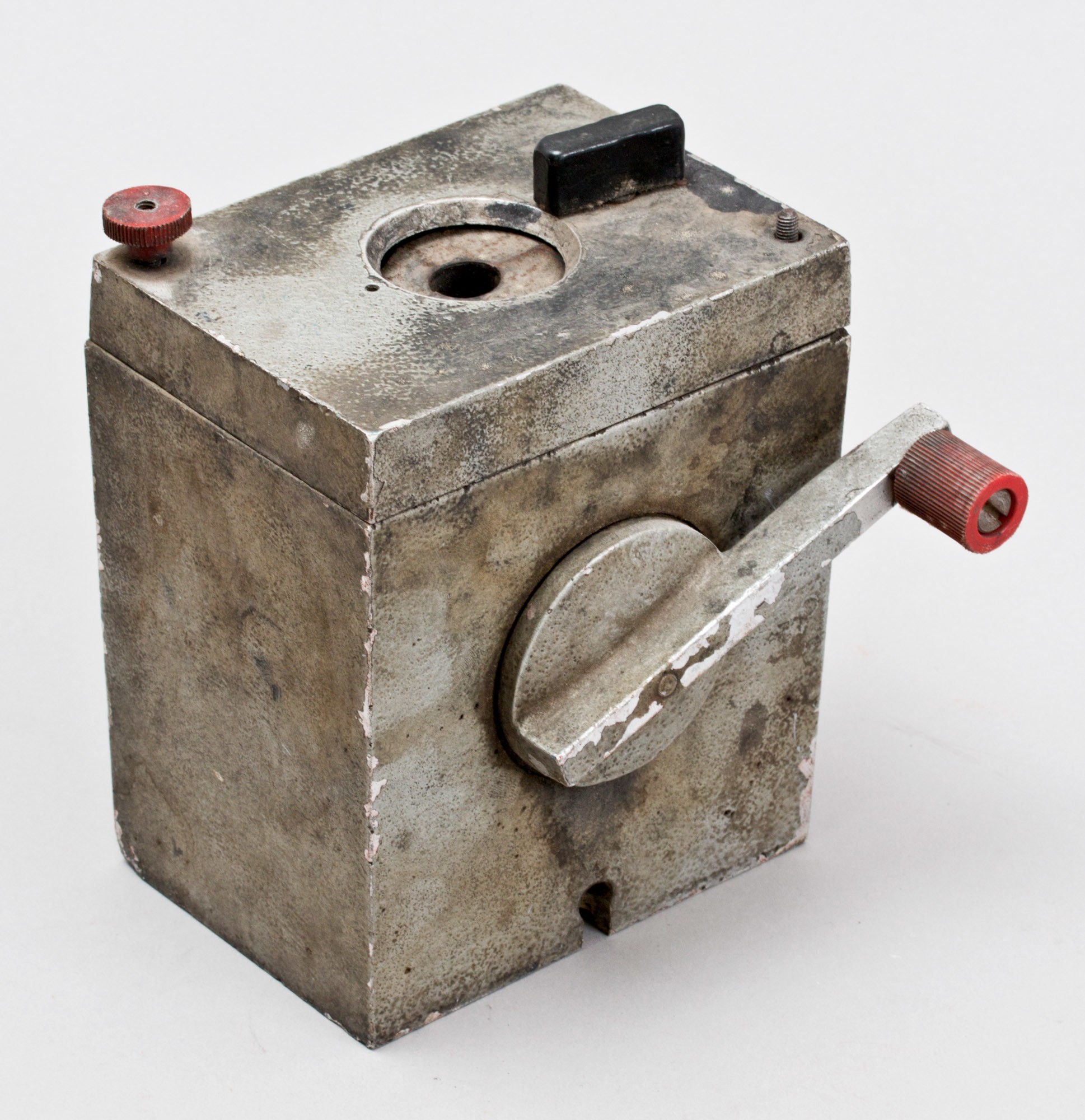 Bélyegzőtisztító készülék (Postamúzeum CC BY-NC-SA)